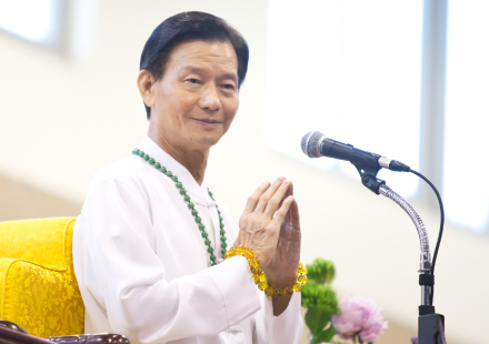 妙禪收受千萬名車供養，引發社會討論。