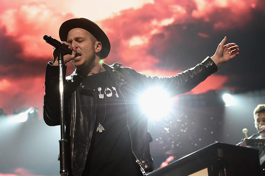 共和世代被譽為新生代搖滾天團，也曾幫許多巨星打造經典歌曲。