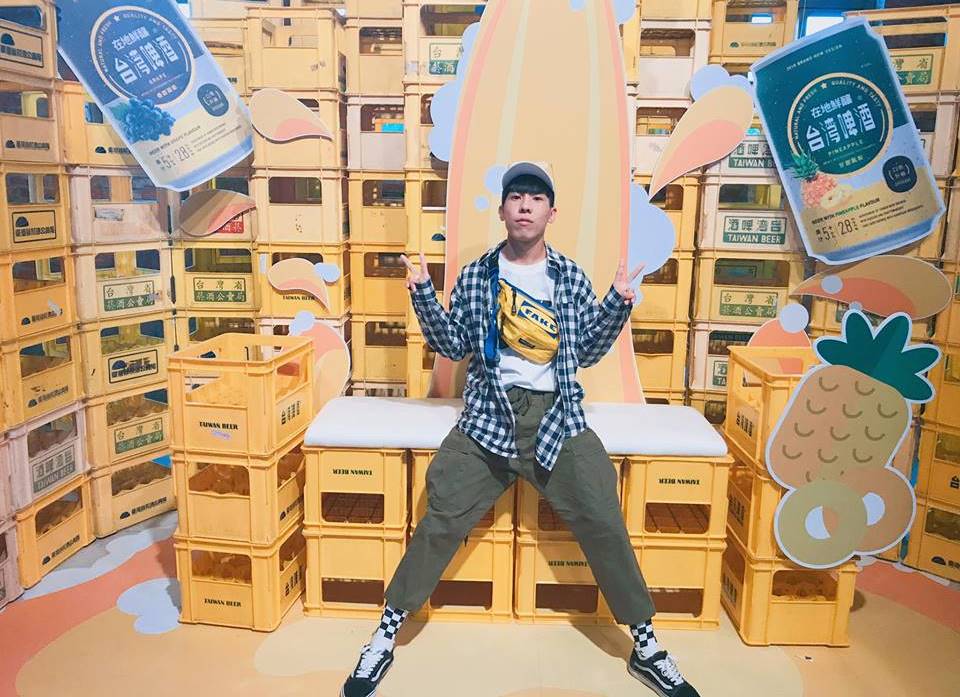 林進示範拍出網紅美照，濾鏡是必備。