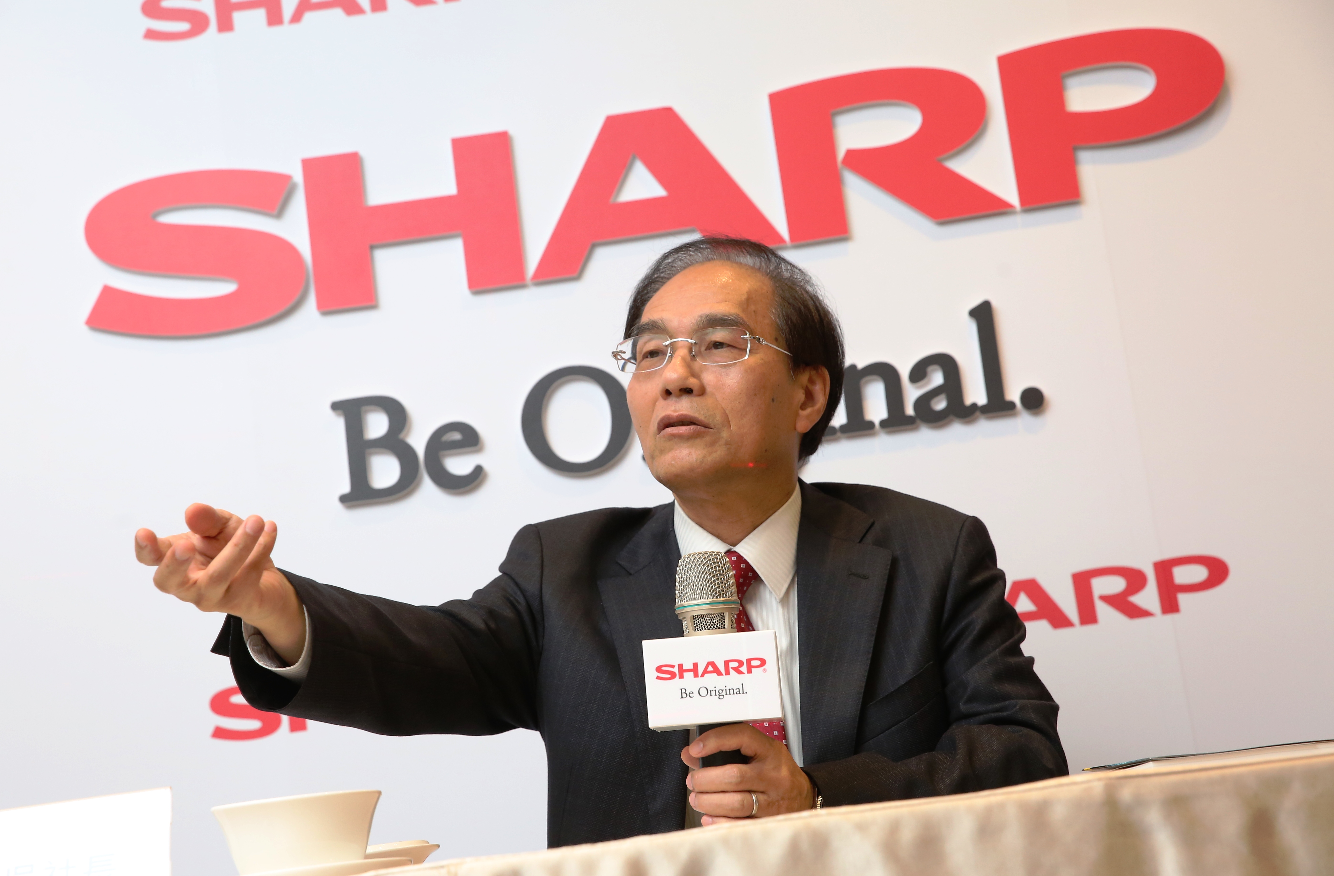 身為宜蘭子弟的夏普社長戴正吳大力贊助鄉土活動，全力支持宜蘭頭城搶孤儀式。