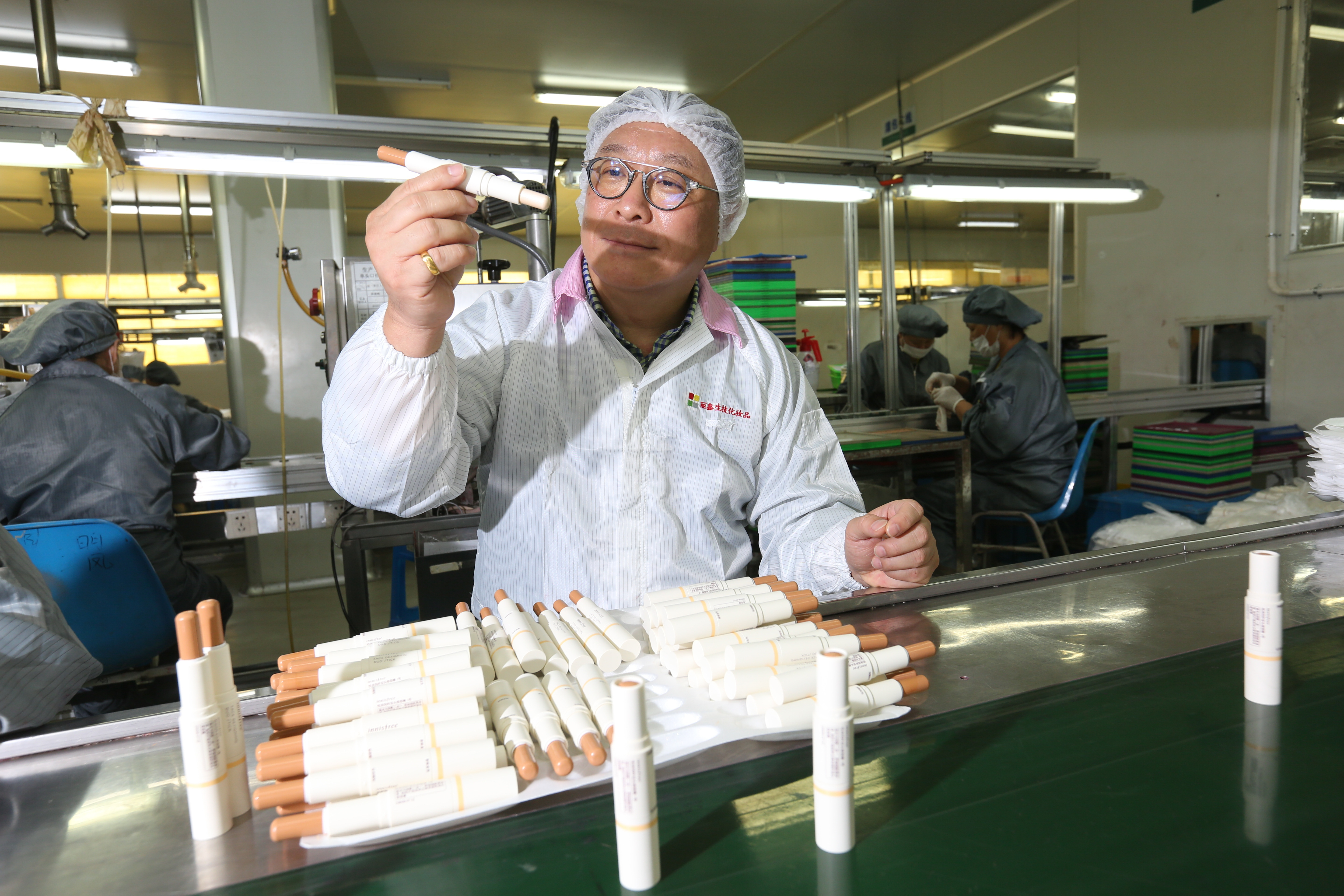 太和生技集團董事長郭靖凱投入彩妝產業30年，替L'Oréal、露華濃、Boots、韓國愛茉莉太平洋集團等國際品牌代工，去年集團年營收達11.7億元。