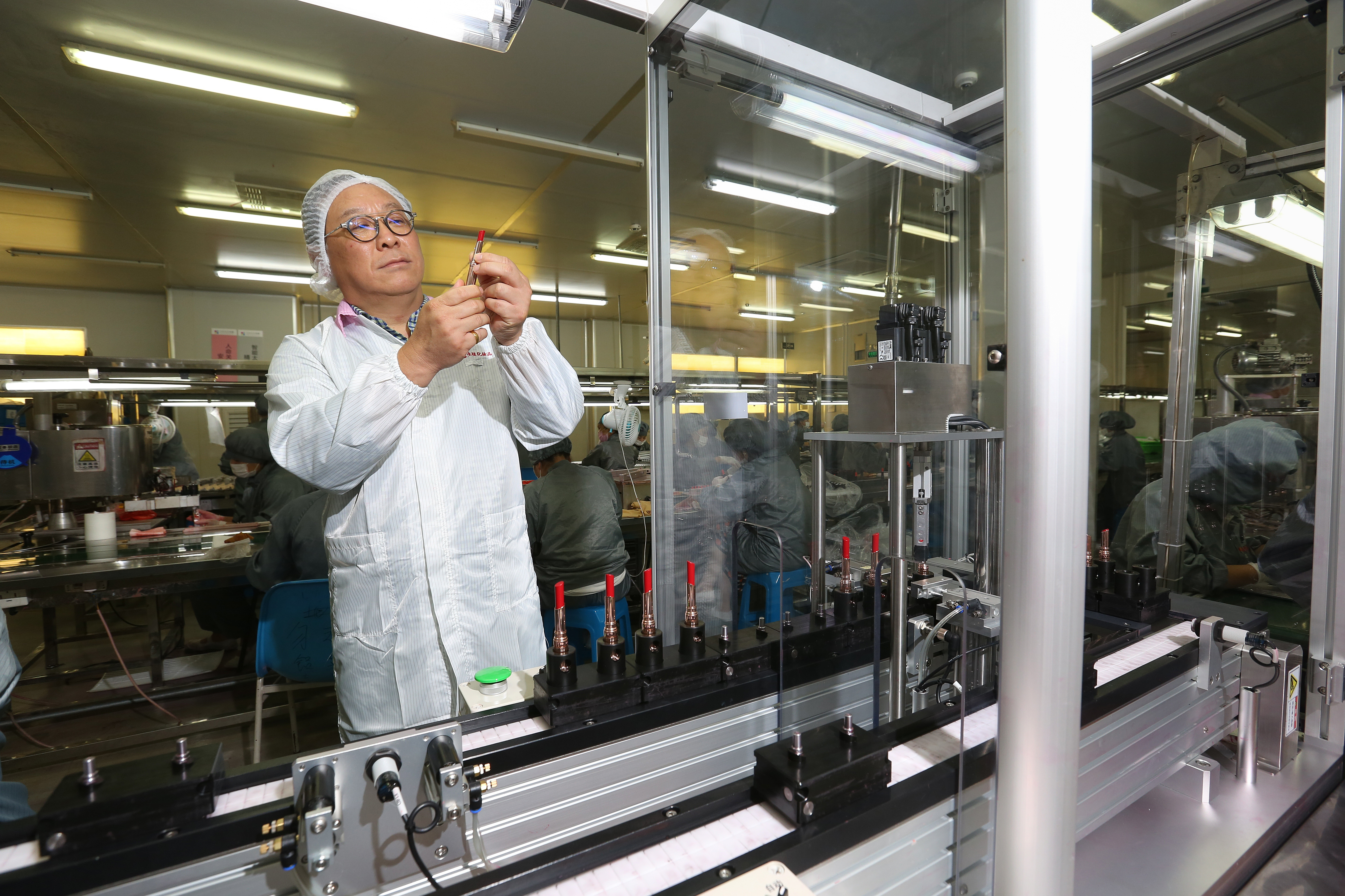 經歷員工罷工事件後，郭靖凱痛定思痛拉高自動化生產比例。