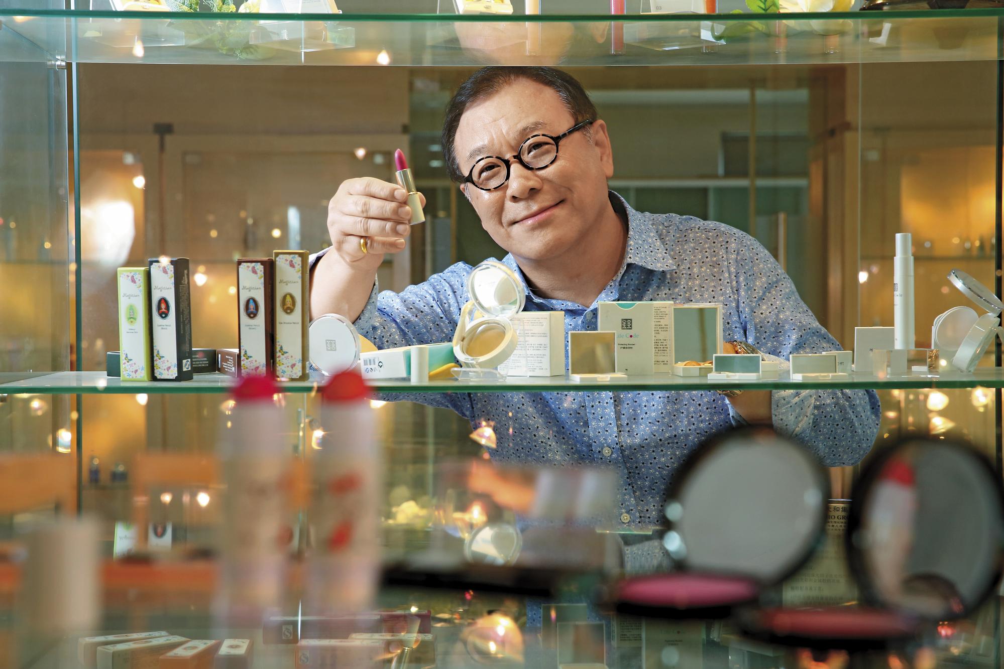 太和生技集團董事長郭靖凱投入彩妝產業30年，替L'ORÉAL、露華濃、Boots等國際品牌代工，去年集團年營收達11.7億元。
