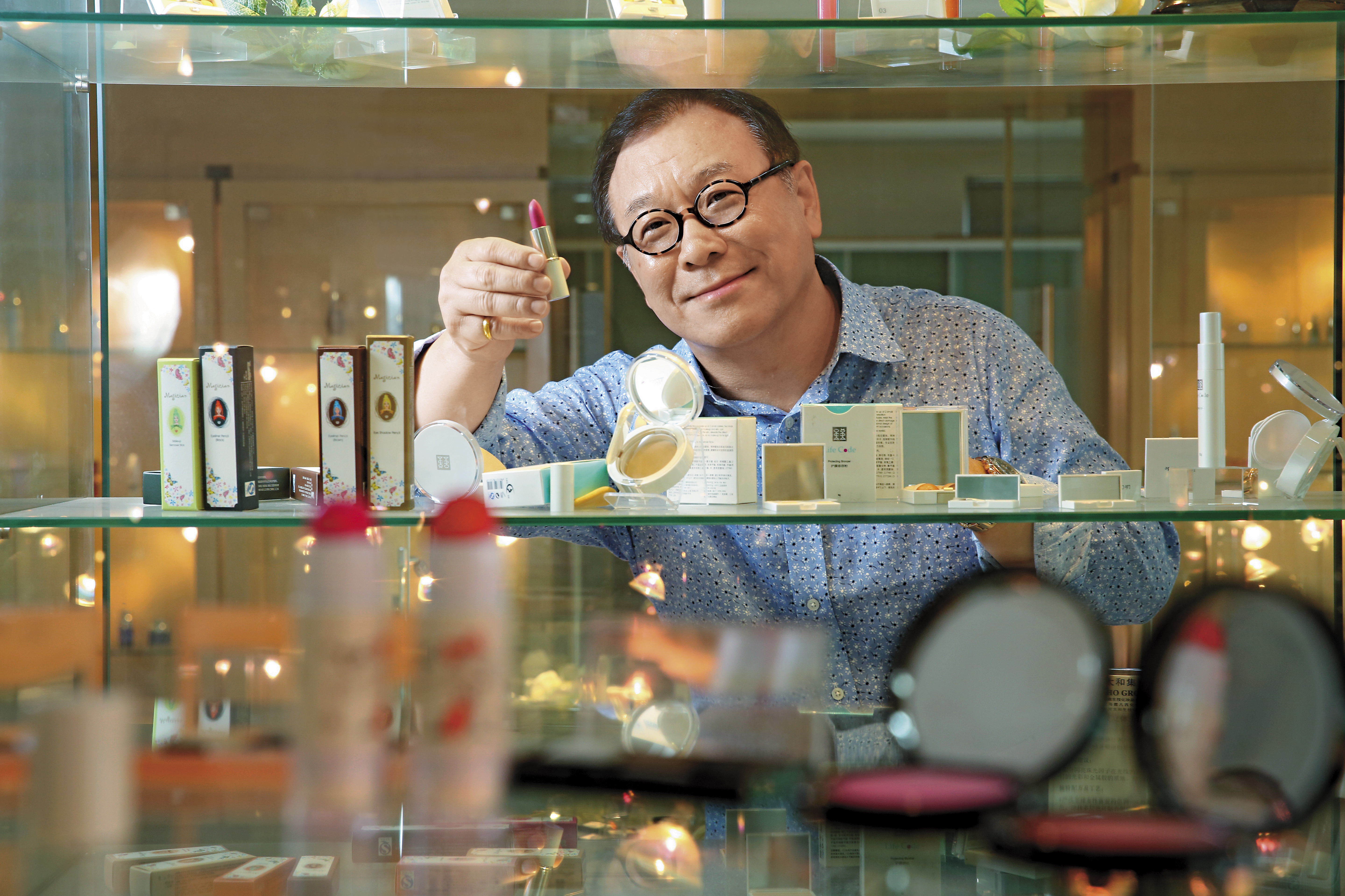 太和生技集團董事長郭靖凱投入彩妝產業30年，替L'ORÉAL、露華濃、Boots等國際品牌代工，去年集團年營收達11.7億元。