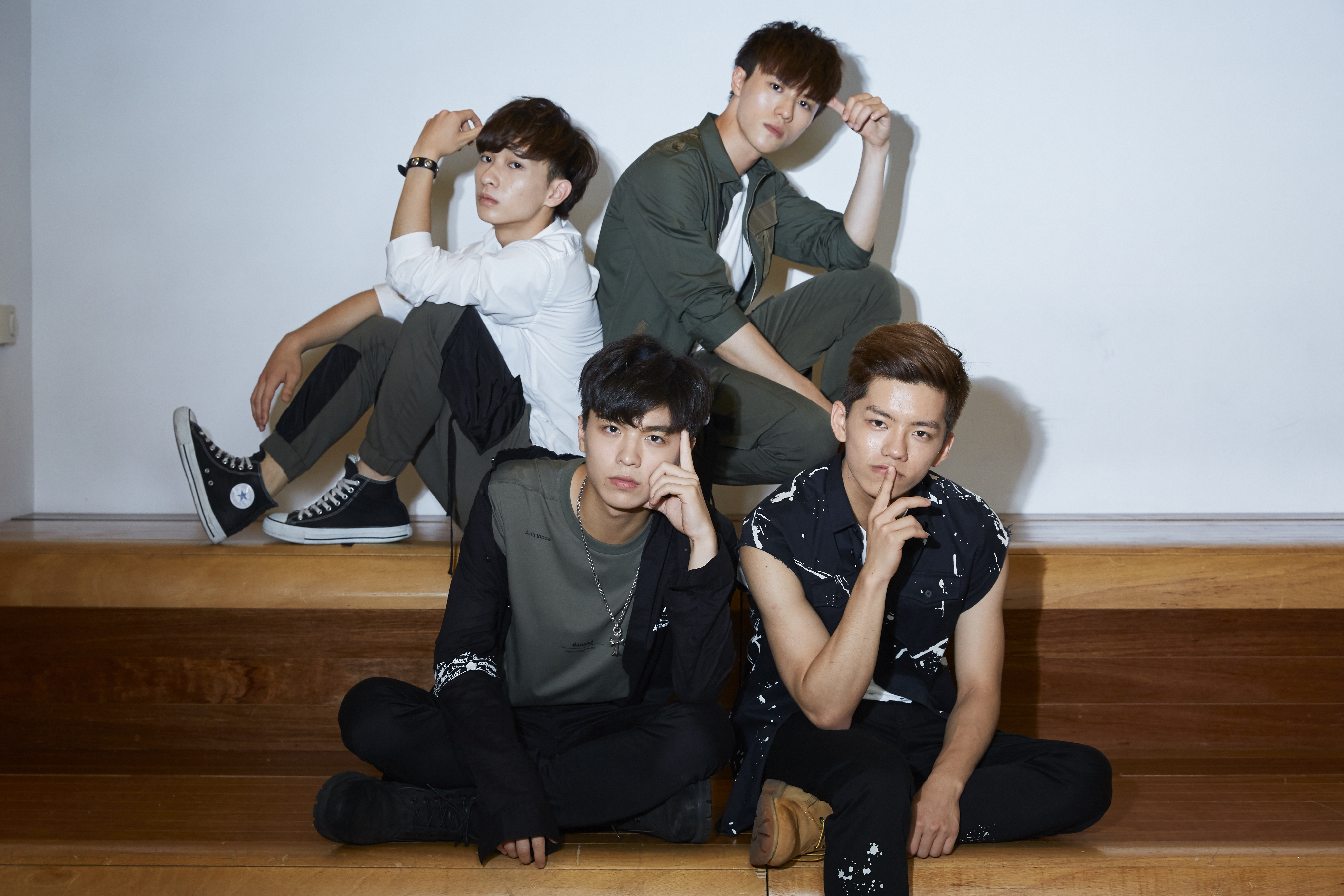 經過3年培訓，noovy即將在日本正式出道。成員左上順時針起：主唱Shawn、貝斯手JK、鼓手Mark與吉他手Hank。（蕭志傑攝）