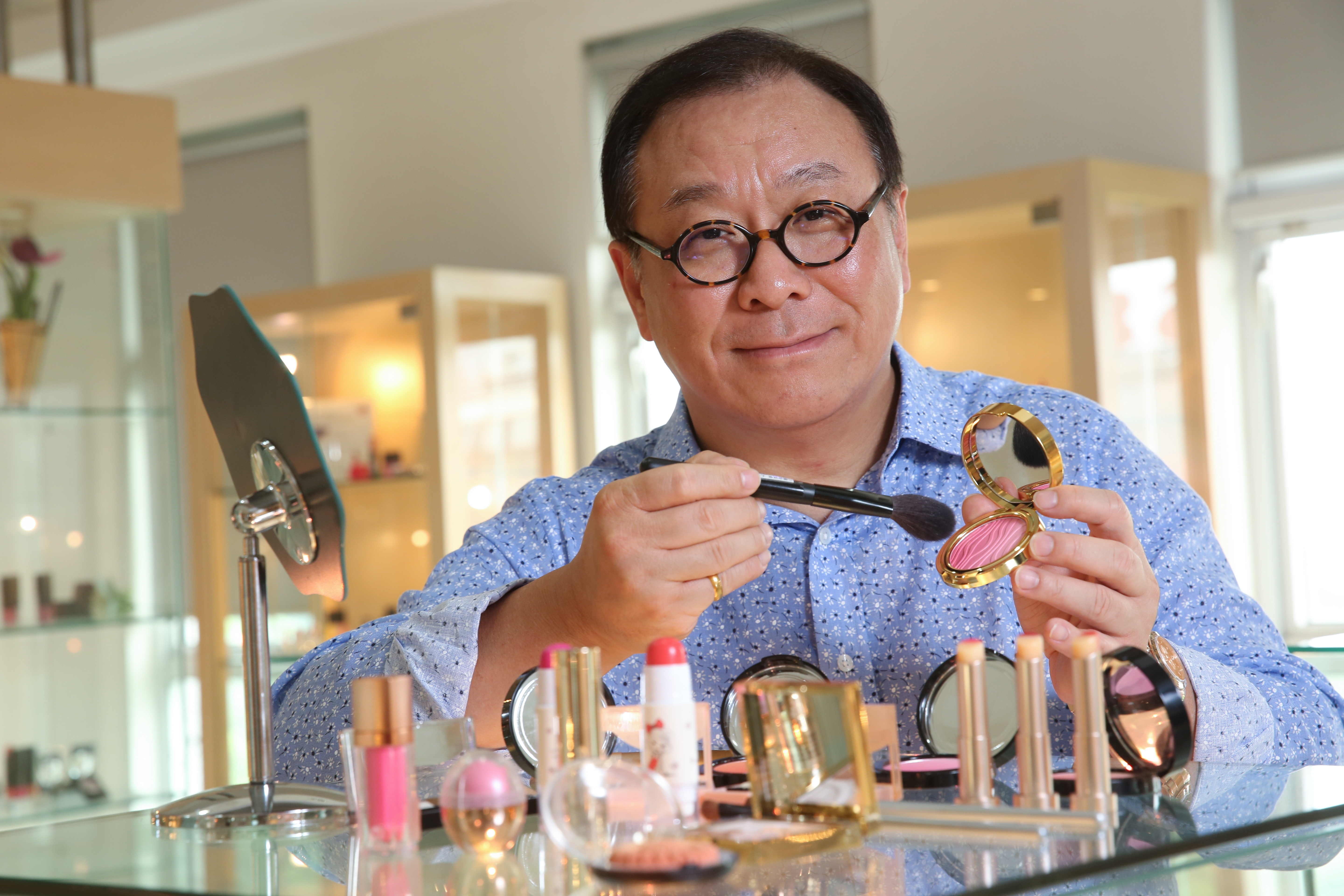 太和生技集團董事長郭靖凱投入彩妝產業30年，替L'Oréal、露華濃、BOOTS等國際品牌代工，去年集團年營收達11.7億元。