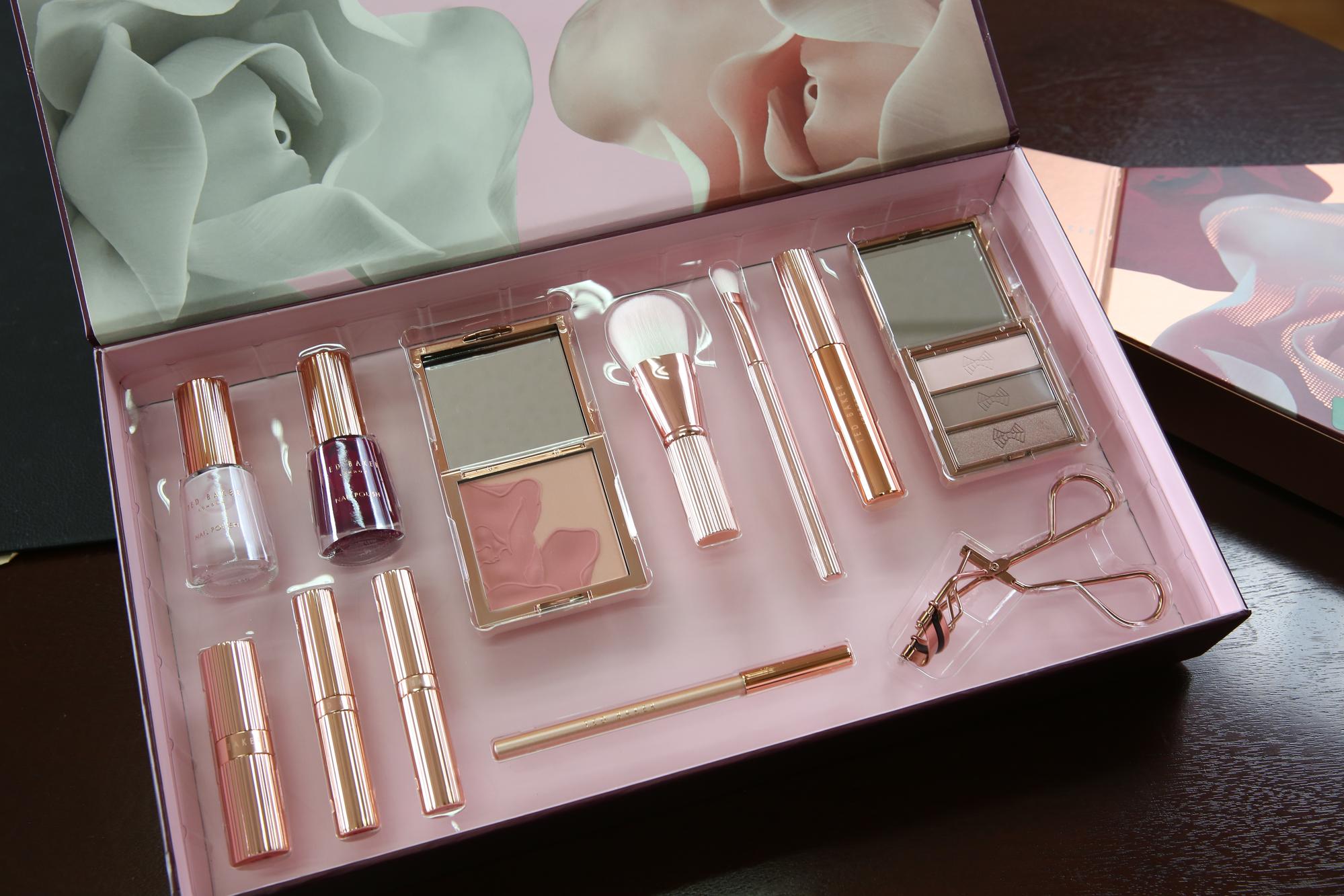 太和生技集團代工生產美國彩妝品牌Tarte Cosmetics最新款耶誕禮盒組。
