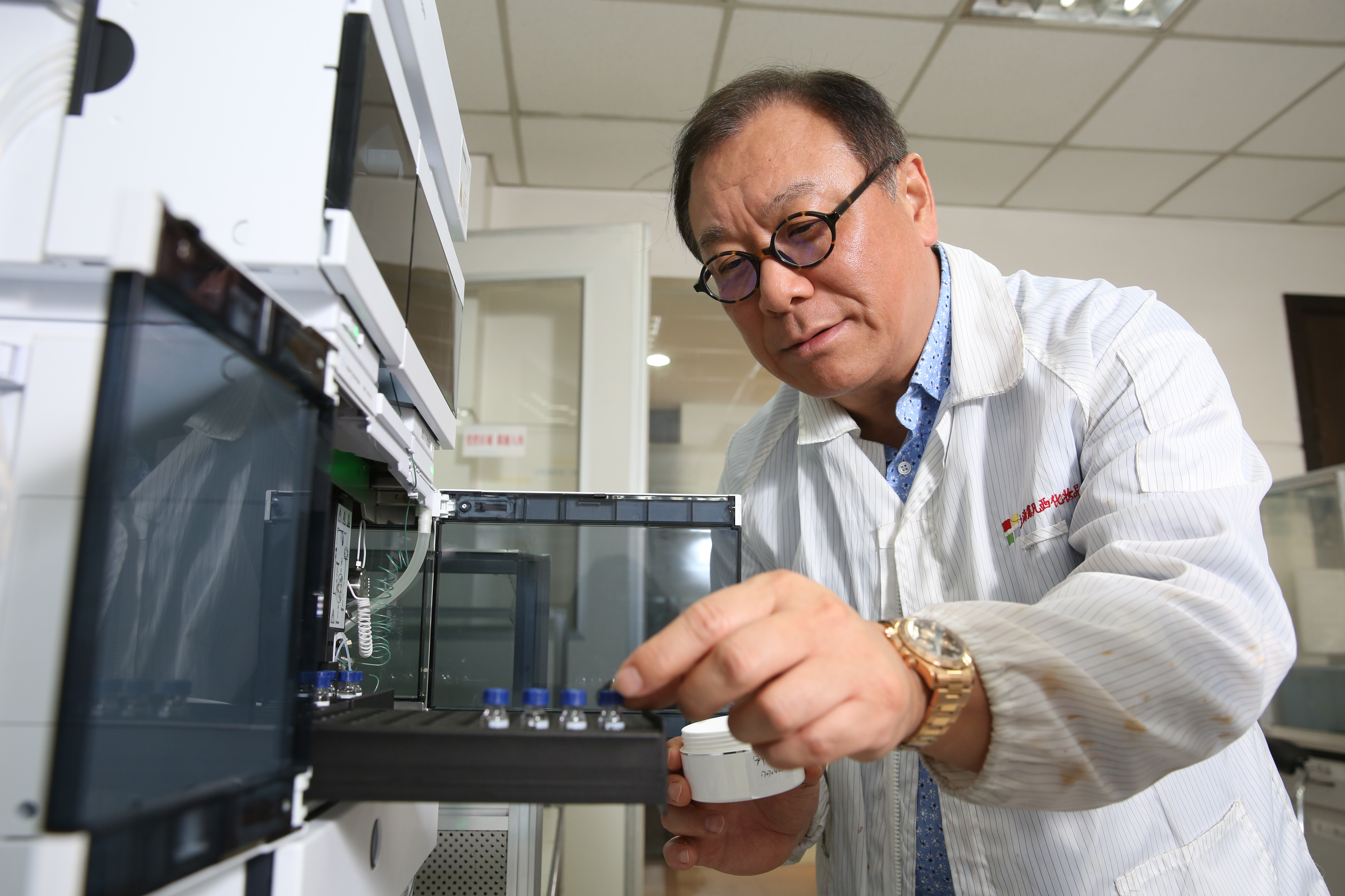 為了測試產品品質與穩定性,郭靖凱砸5,000萬元成立實驗室。