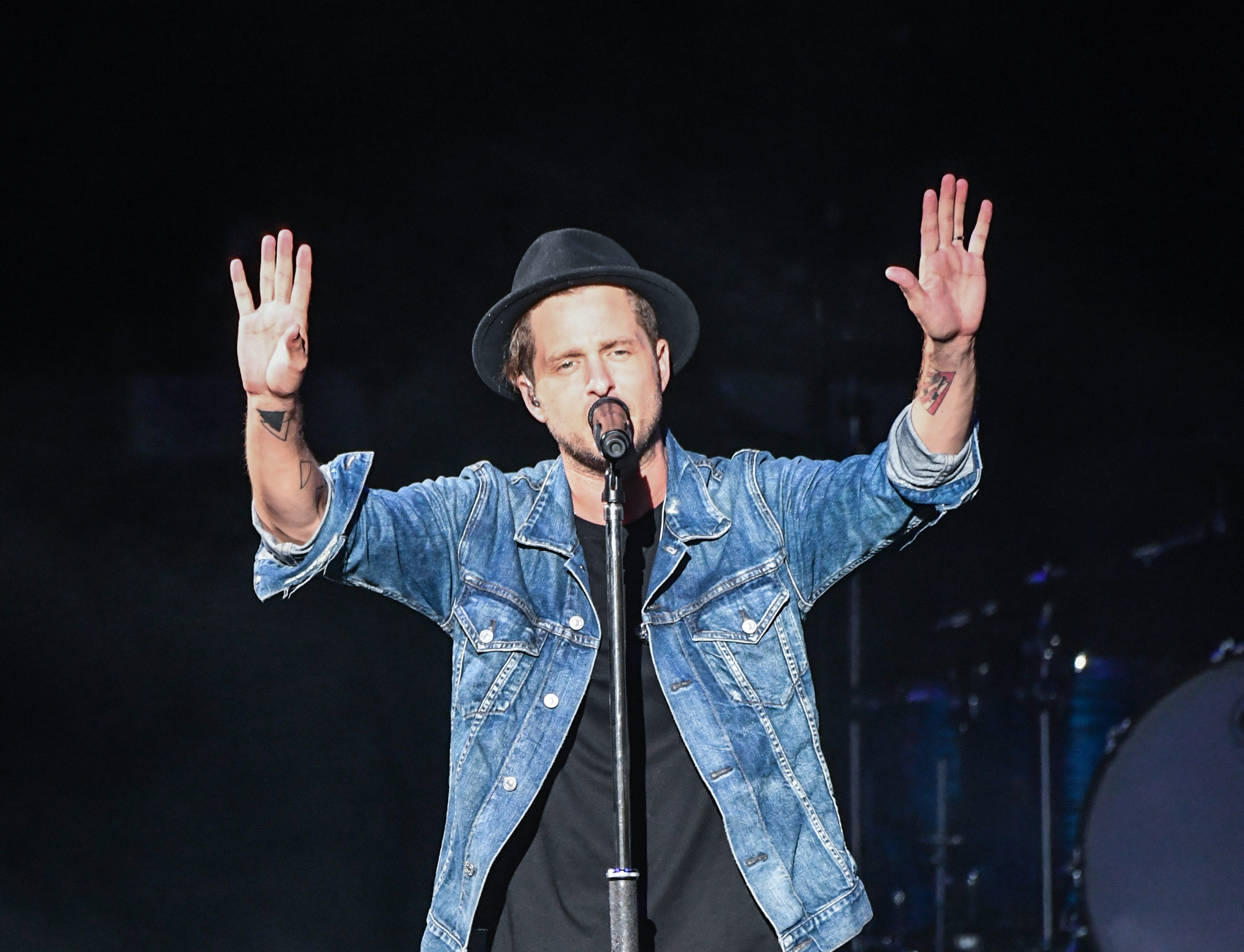 共和世代抵台開唱，主唱萊恩入境隨俗說了幾句中文。