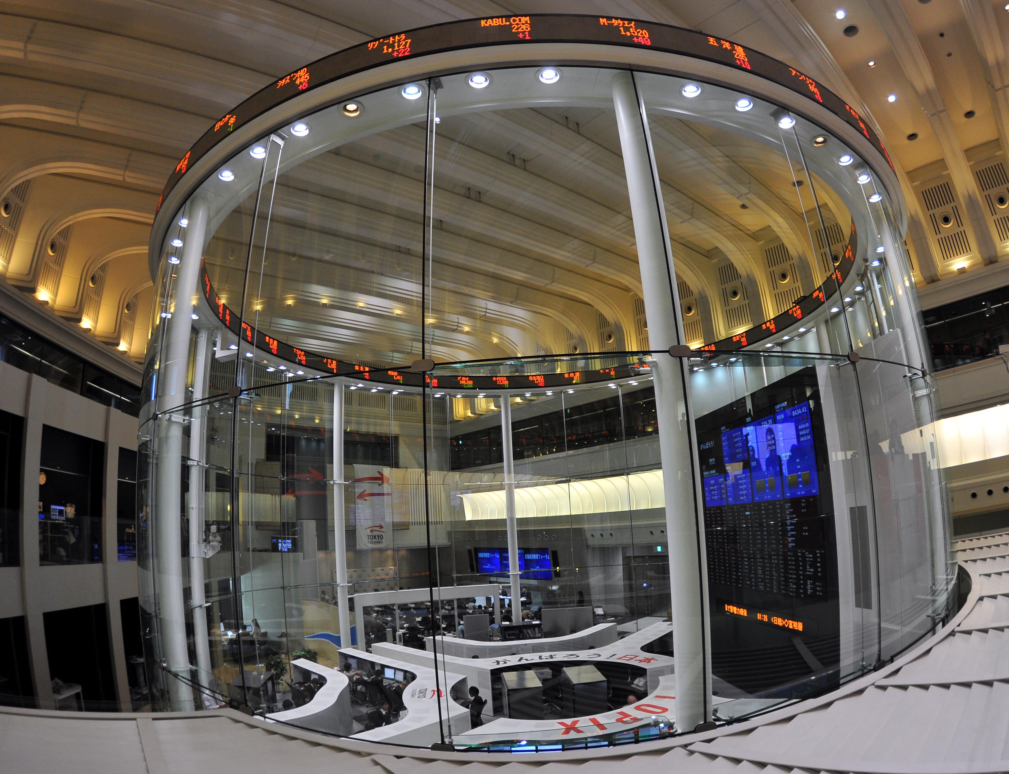 東京證交所預計最快今年，要開始導入AI監管系統，打擊非法交易。（東方IC）