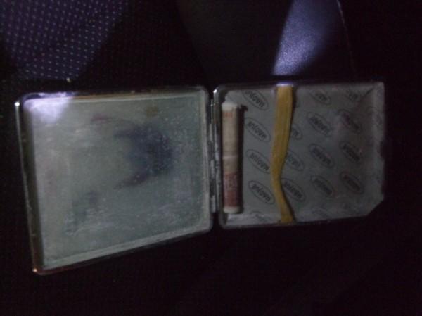 因為太過寶貝他的炸雞桶,詭異行徑使得藏毒漏餡。