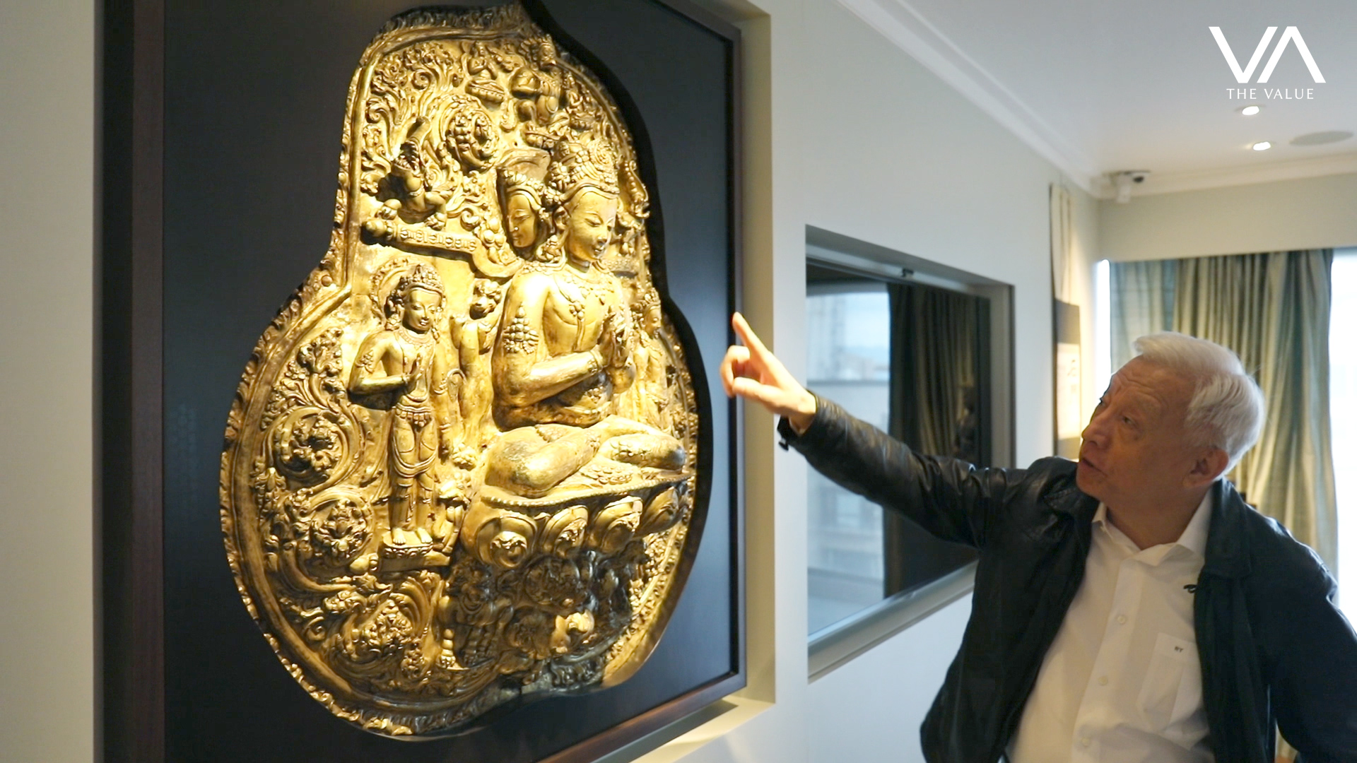 今年蘇富比秋拍封面是北宋汝窯天青釉洗，出自「樂從堂」。（翻攝自THE VALUE）