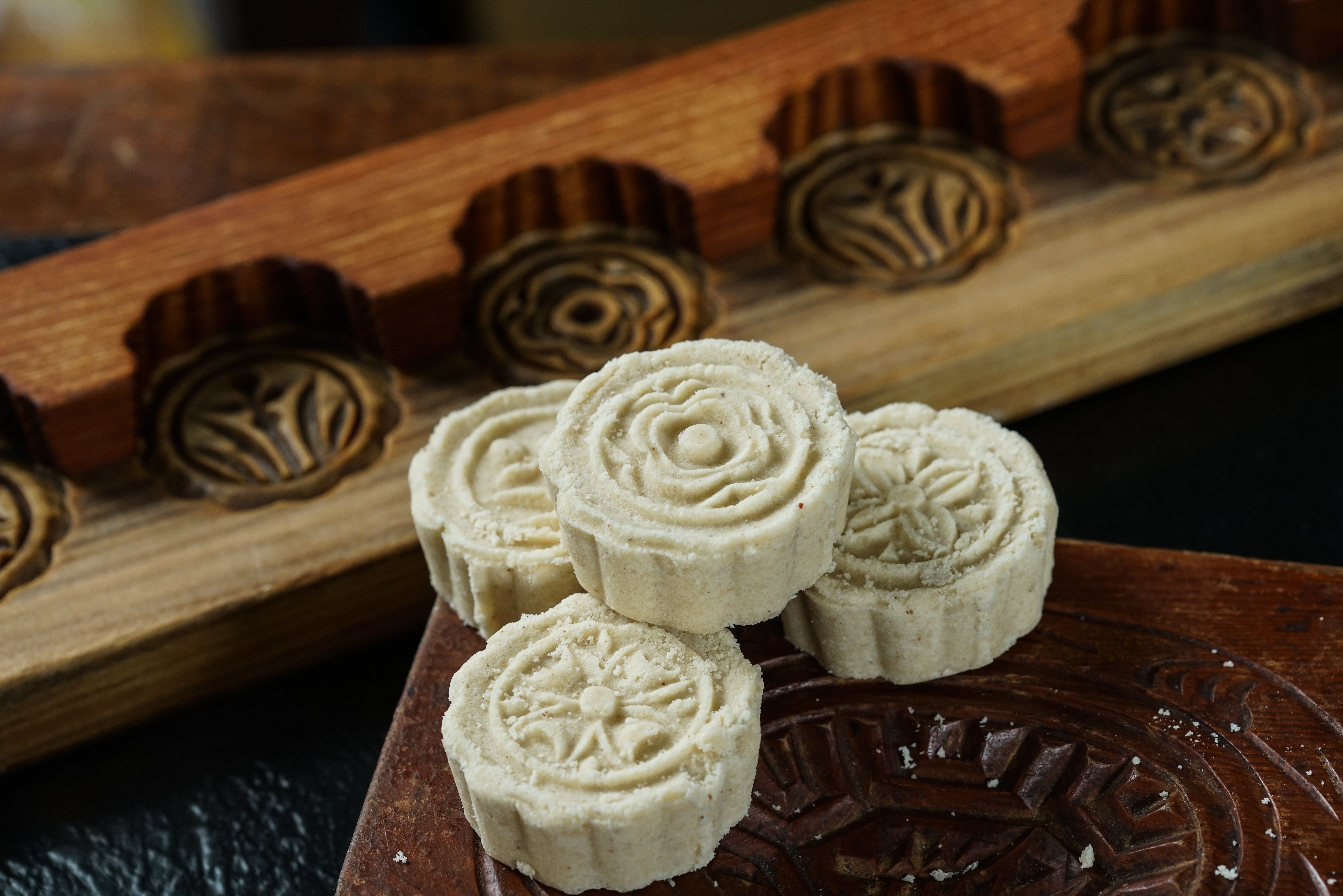 得用指尖溫柔拿取的「牛奶糕」，幼秀細緻，入口奶香濃滑。（55元／份） 