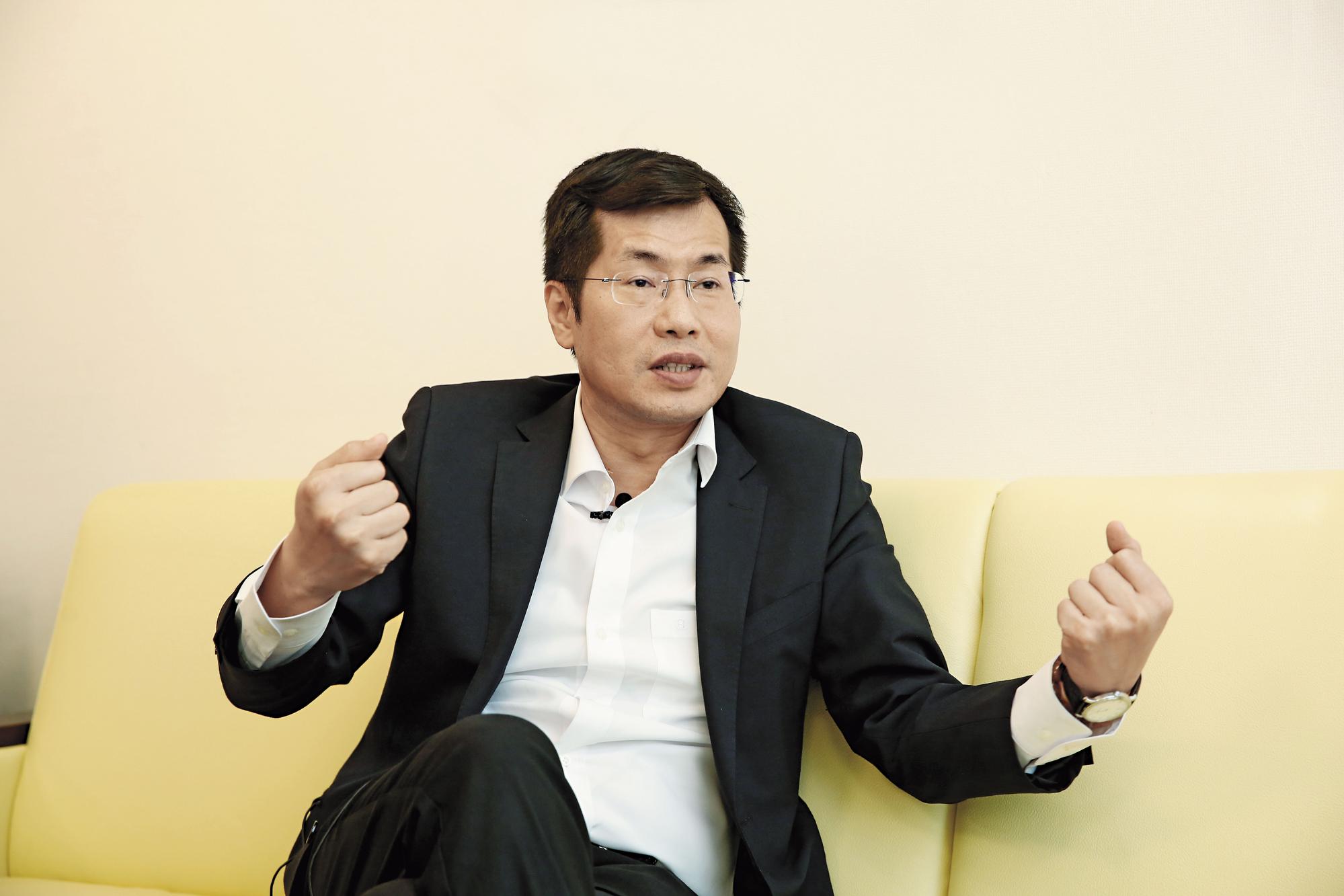 民進黨立委羅致政在摩鐵事件後接受本刊專訪,言談中對爭取新北市長提名仍未放棄。