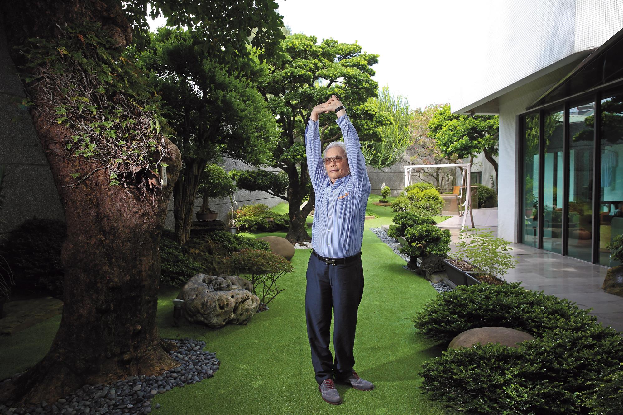 站在有「白宮」稱號的旗津私宅,韓碧祥每天都會回來午休、運動。