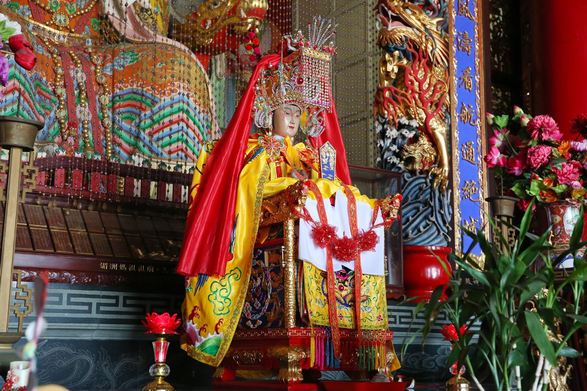郭台銘在今年3月媽祖誕辰前,前往湄洲祖廟擲筊請示,獲媽祖聖筊指示,起駕來台遶境。