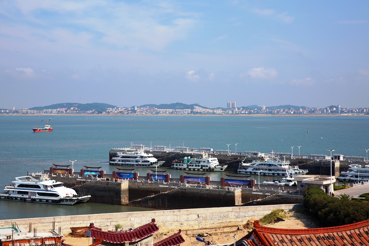 9月23日，湄洲媽祖將和郭台銘一行人從碼頭搭海峽號來台。