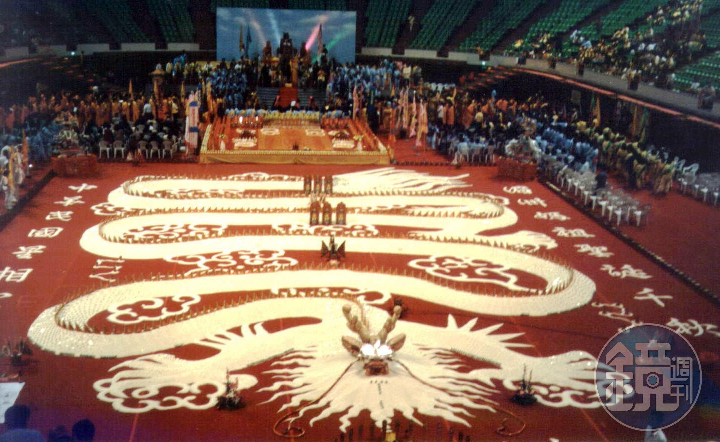 1997年時媽祖金身遶境全台102天，橫跨寶島南北，駐蹕35家宮廟，萬人空巷，盛況空前。（聯合知識庫）