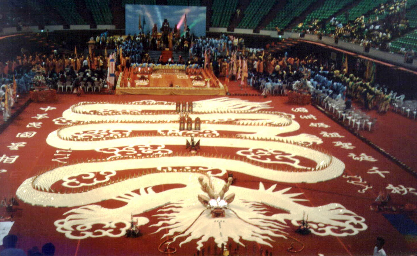 1997年時媽祖金身遶境全台102天，橫跨寶島南北，駐蹕35家宮廟，萬人空巷，盛況空前。（聯合知識庫）