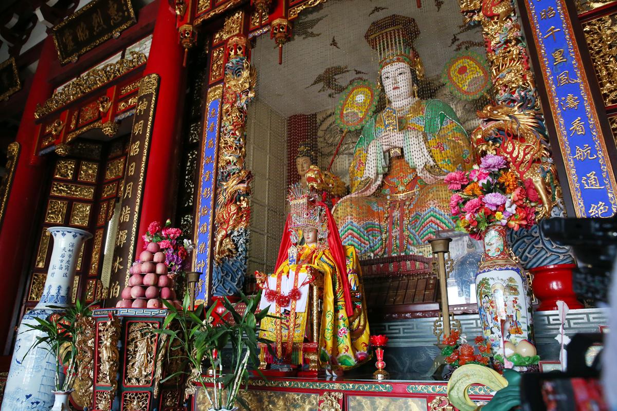 郭台銘在今年農曆3月媽祖誕辰前,前往湄洲祖廟擲筊請示,獲媽祖聖筊指示,起駕來台遶境。