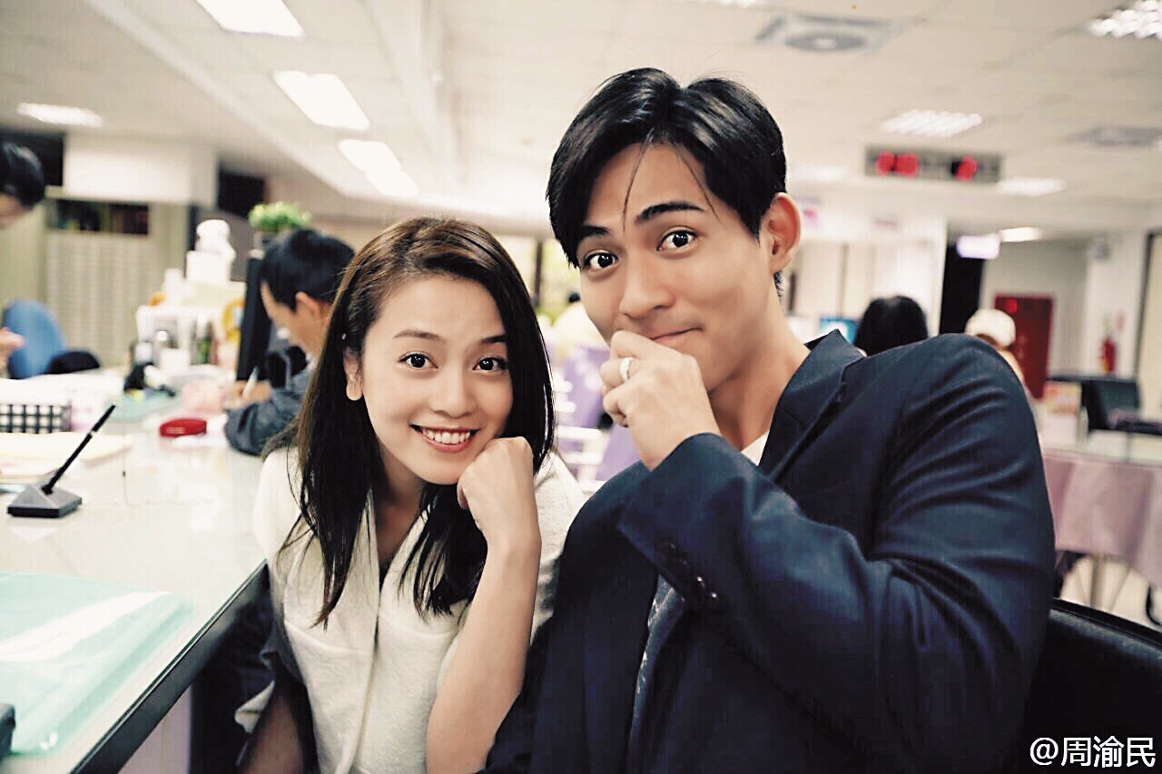 2015年，仔仔和小6歲女星喻虹淵登記結婚，他表示自從遇見妻子，讓他有想組織家庭的渴望。（翻攝自仔仔微博）