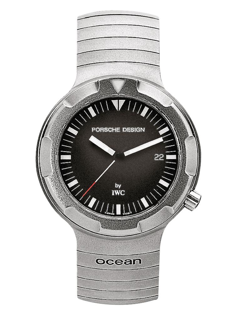 1982年，由保時捷第三代傳人「Ferdinand A. Porsche」替IWC所設計的第一代「Porsche Design」Aquatimer 2000鈦金屬潛水錶