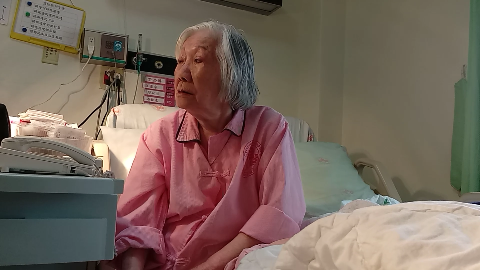 91歲張老奶奶霸病房4年2個月，不付774萬元住院費，還曾對護理師亮刀。