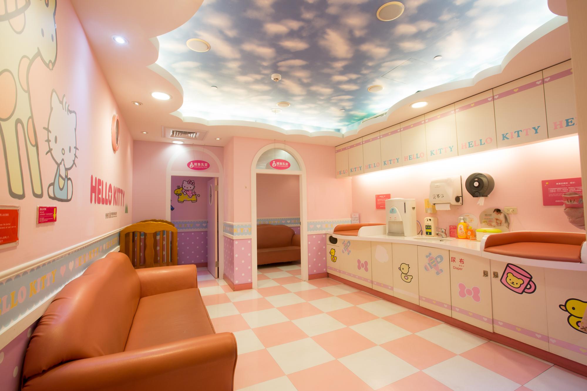 昇恆昌與日本三麗鷗公司獨家取得授權，在第二航廈打早全球第一座Hello Kitty候機室及育嬰室。 