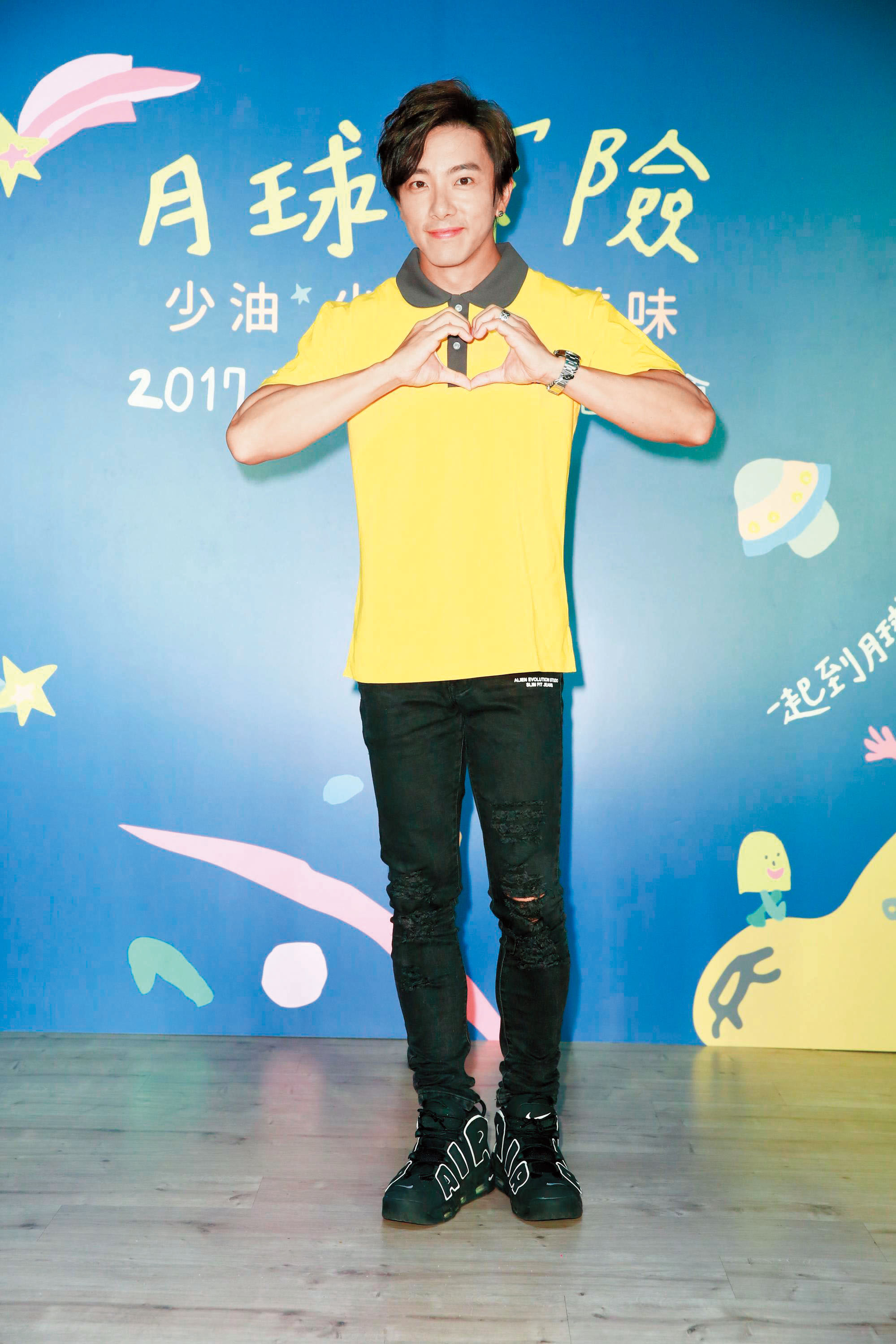 坤達與陳意涵分手後，與陳的好姐妹柯佳嬿交往，陳意涵脫口說：「好像換妻俱樂部」，發覺失言向2人道歉，表示如果是自己聽到也會不高興。