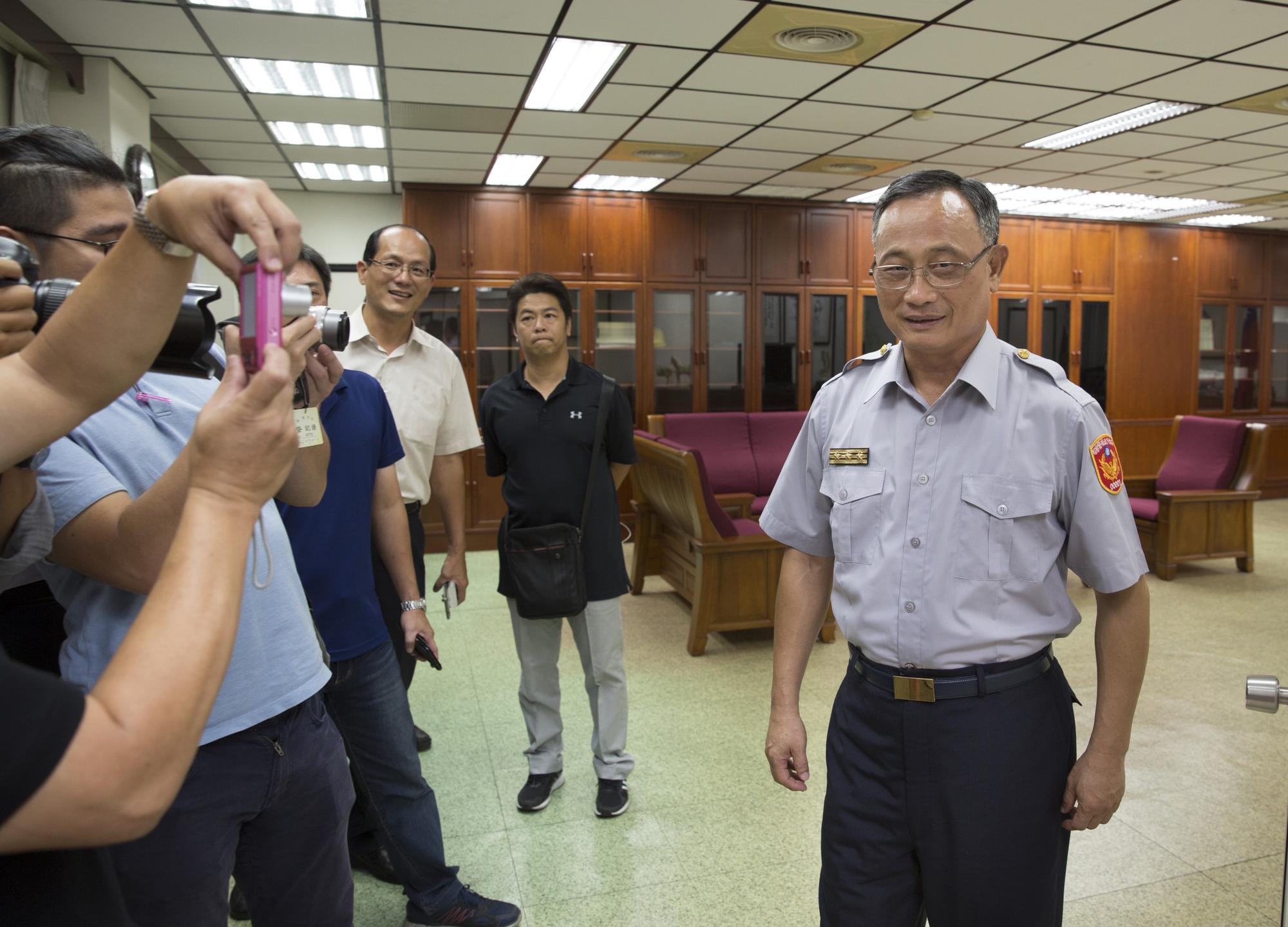 陳家欽是警界中首位由高雄市警察局長，跳過台北市警察局長職位，直升署長的第一人。