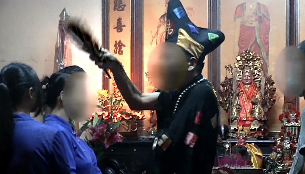 鍾男被指控假扮濟公，對信徒騙財色。
