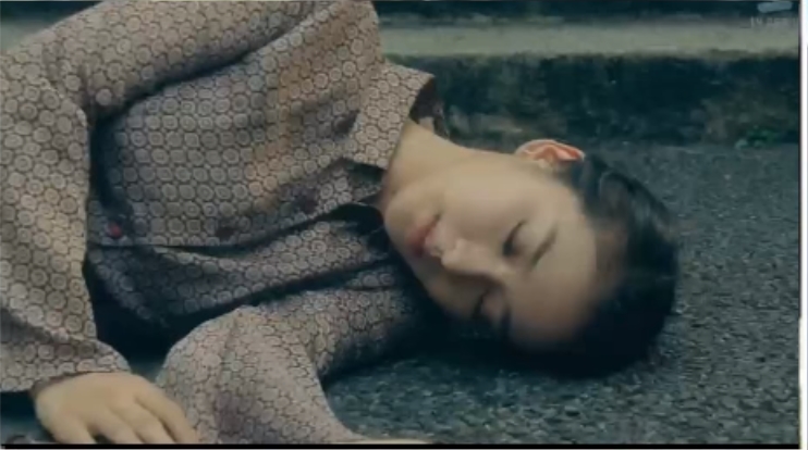 武井咲拍《黑色皮革手冊》中有神巧合，劇中播出她懷孕時，現實生活中她也剛好宣布懷孕。不過劇中的她因摔倒流產。（翻攝網路）