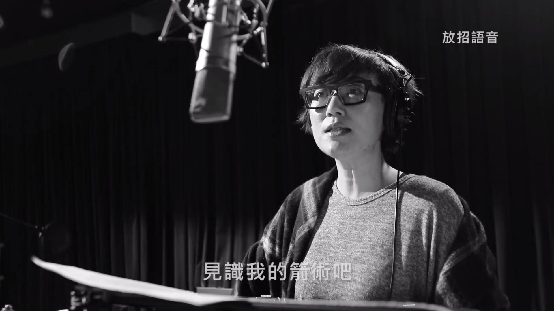 近年蔣篤慧也替許多遊戲配音，圖為她替熱門手遊《傳說對決》的配音側拍畫面。（翻攝自網路）