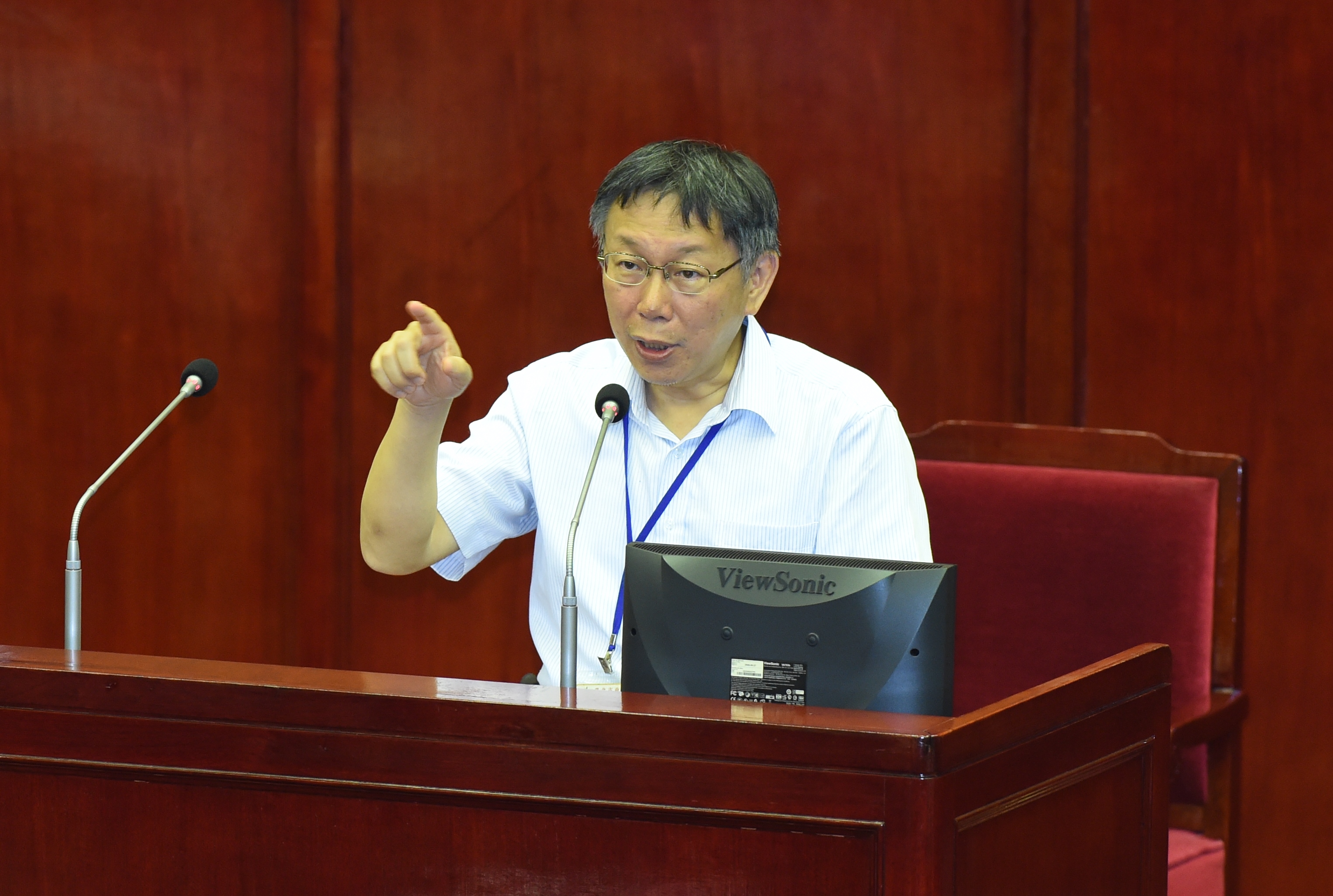 對於北市警局長邱豐光遭調任警政署副署長一事，柯文哲表示感覺自己被偷襲，完全未受尊重。