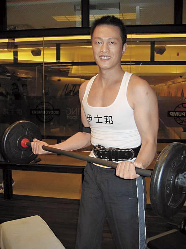 黃銘誠自腰傷退伍後，一直有健身習慣，因此創辦伊士邦健身俱樂部。（黃銘誠提供）