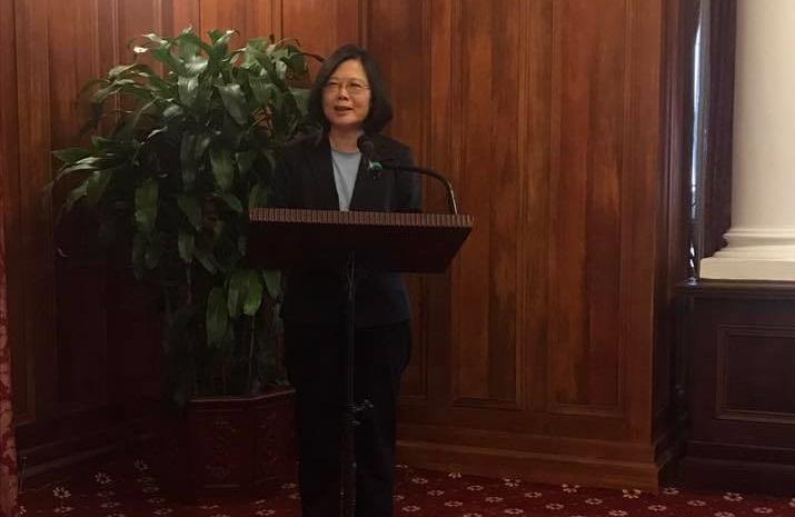 總統蔡英文今在台北賓館宴請民進黨團立委。
