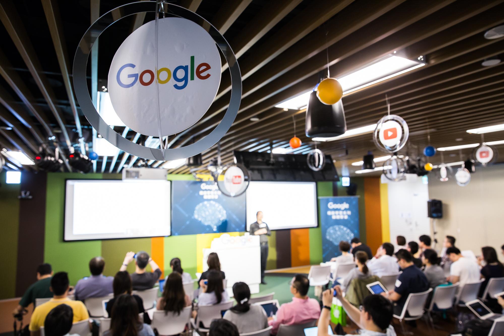 Google花了11億美金的代價,買下宏達電的手機代工研發團隊。