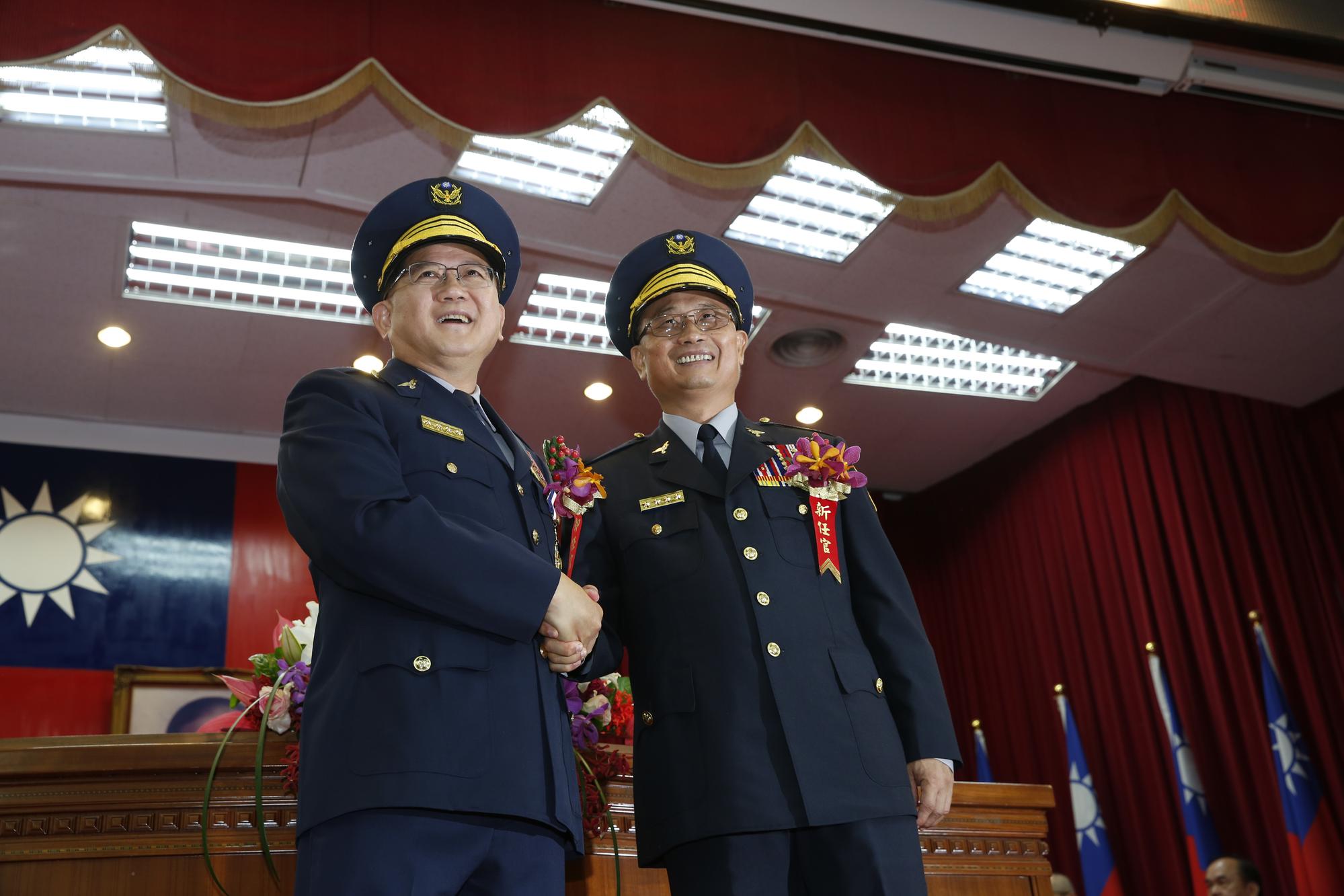 警政署長交接，卸任署長陳國恩（左）以及新任署長陳家欽（右）。