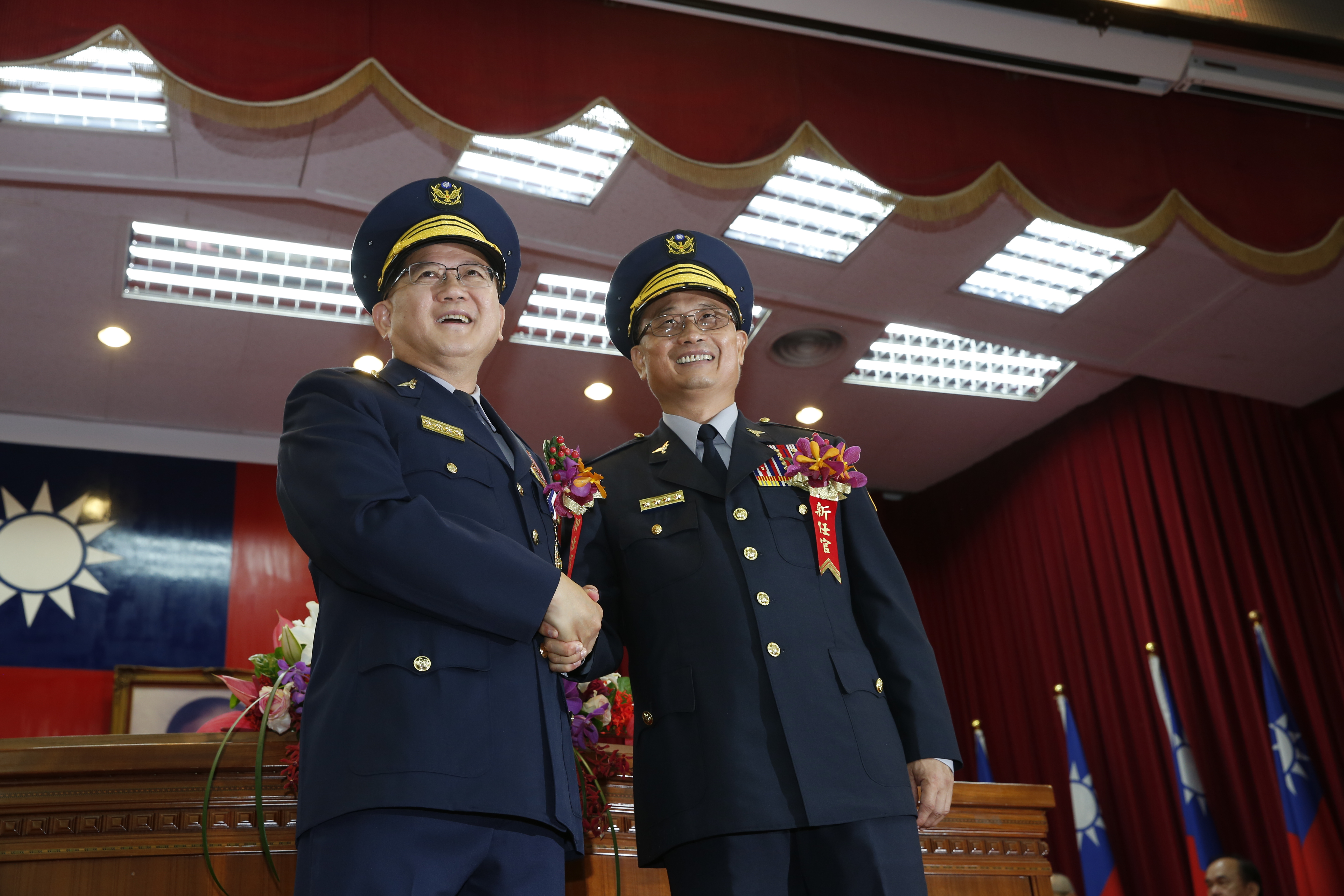 警政署長交接，卸任署長陳國恩（左）以及新任署長陳家欽（右）。