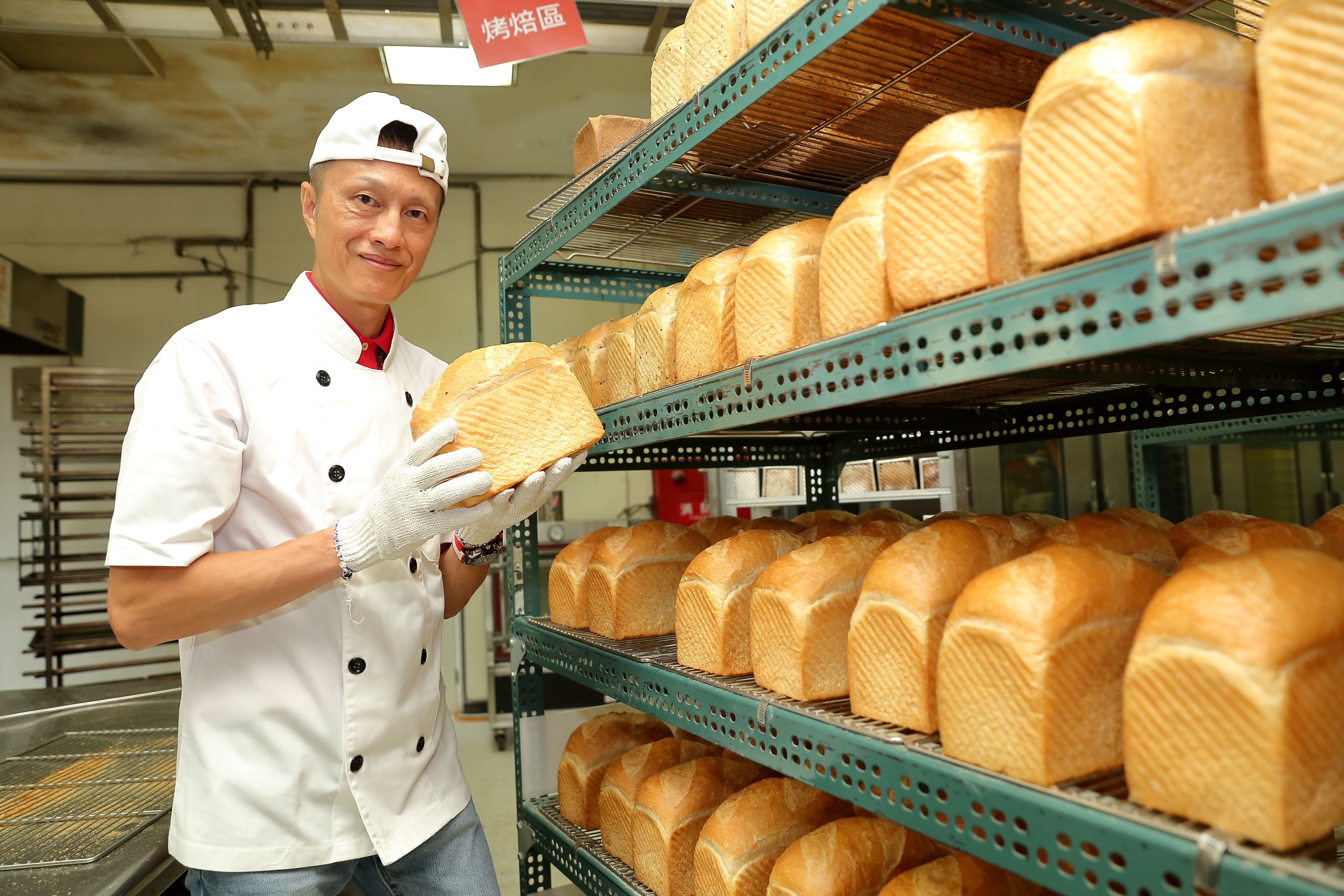 44歲創立哈肯鋪，黃銘誠抵押房子中年轉業，在烘焙業冰河期引領歐式麵包熱潮。