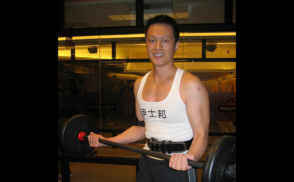 黃銘誠自腰傷退伍後，一直有健身習慣，因此創辦伊士邦健身俱樂部。（黃銘誠提供）