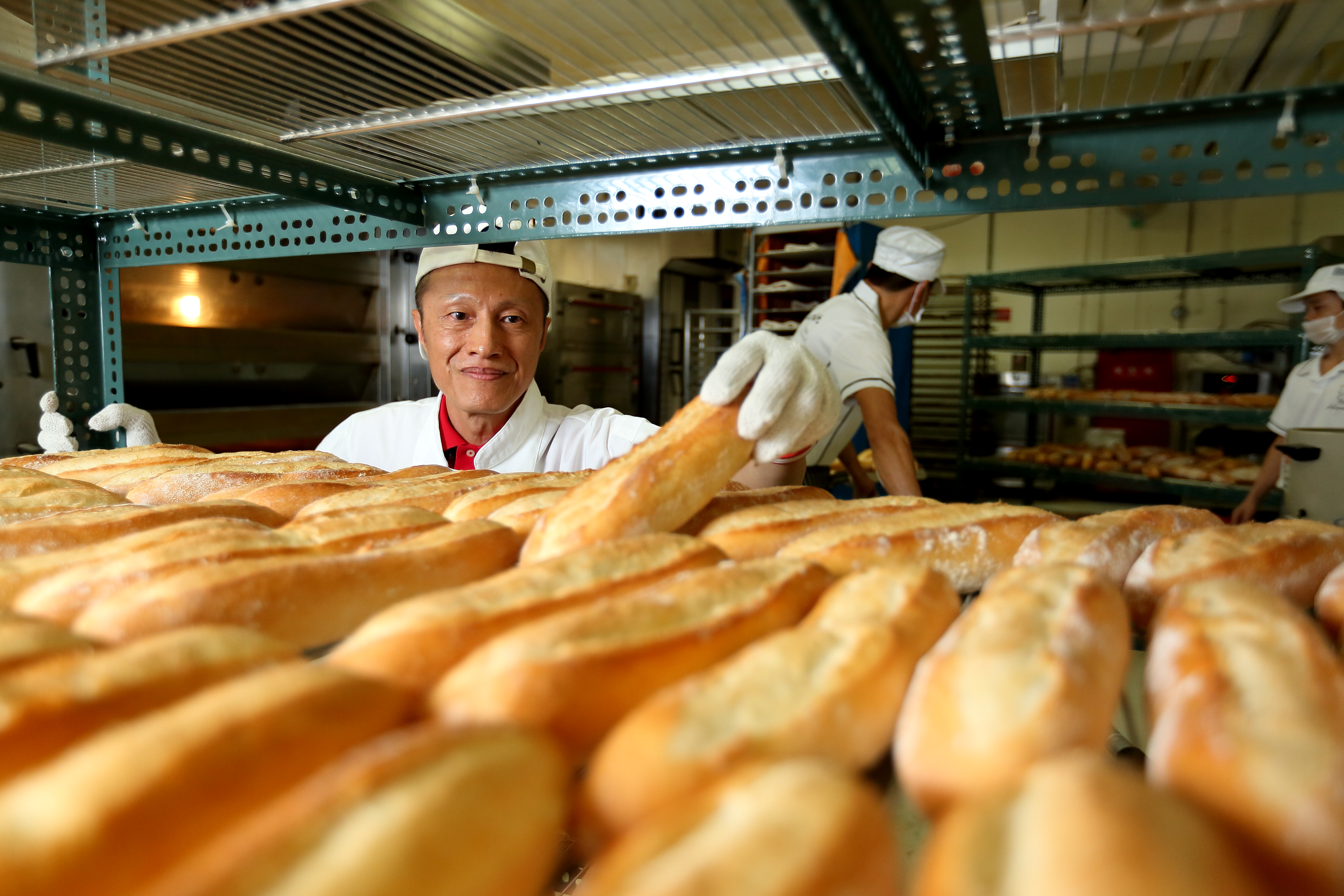 為了創業，黃銘誠學做麵包一年半，堅持要徹底了解麵包才能開店。