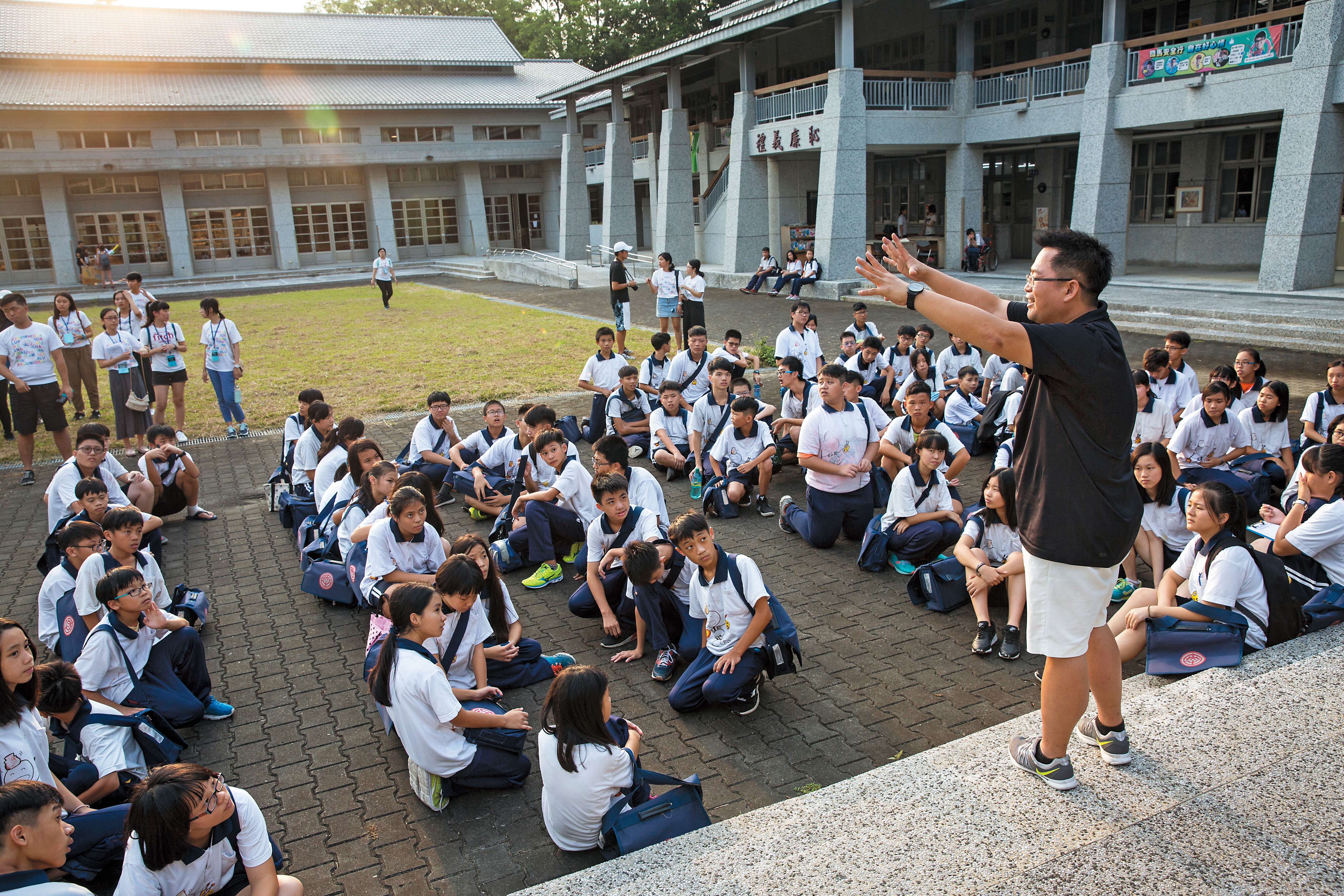 王政忠有主任威嚴，但也有柔軟的一面，擅於鼓舞學生。