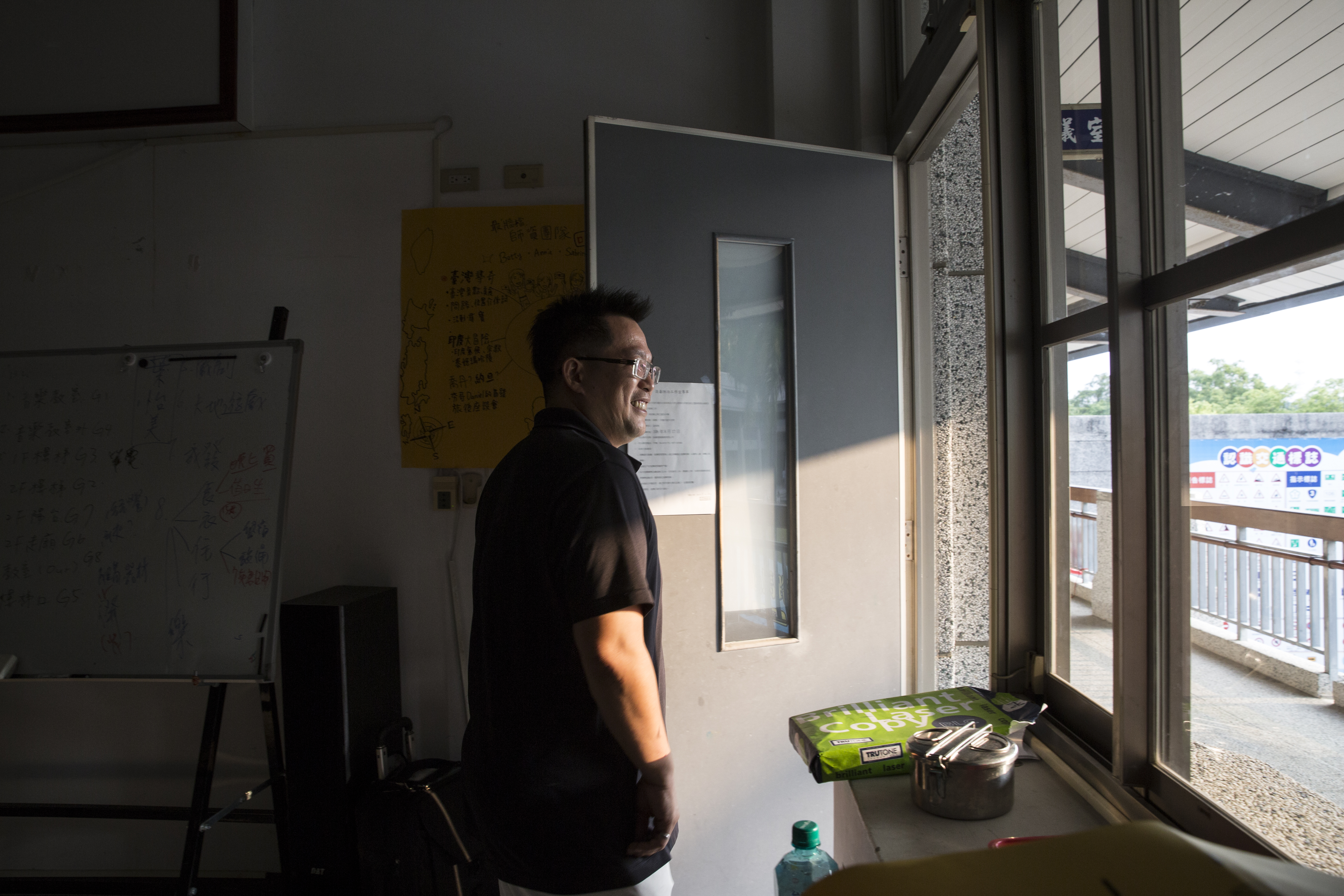 王政忠勵志的故事背後，有著因撐持而深沉的光影。