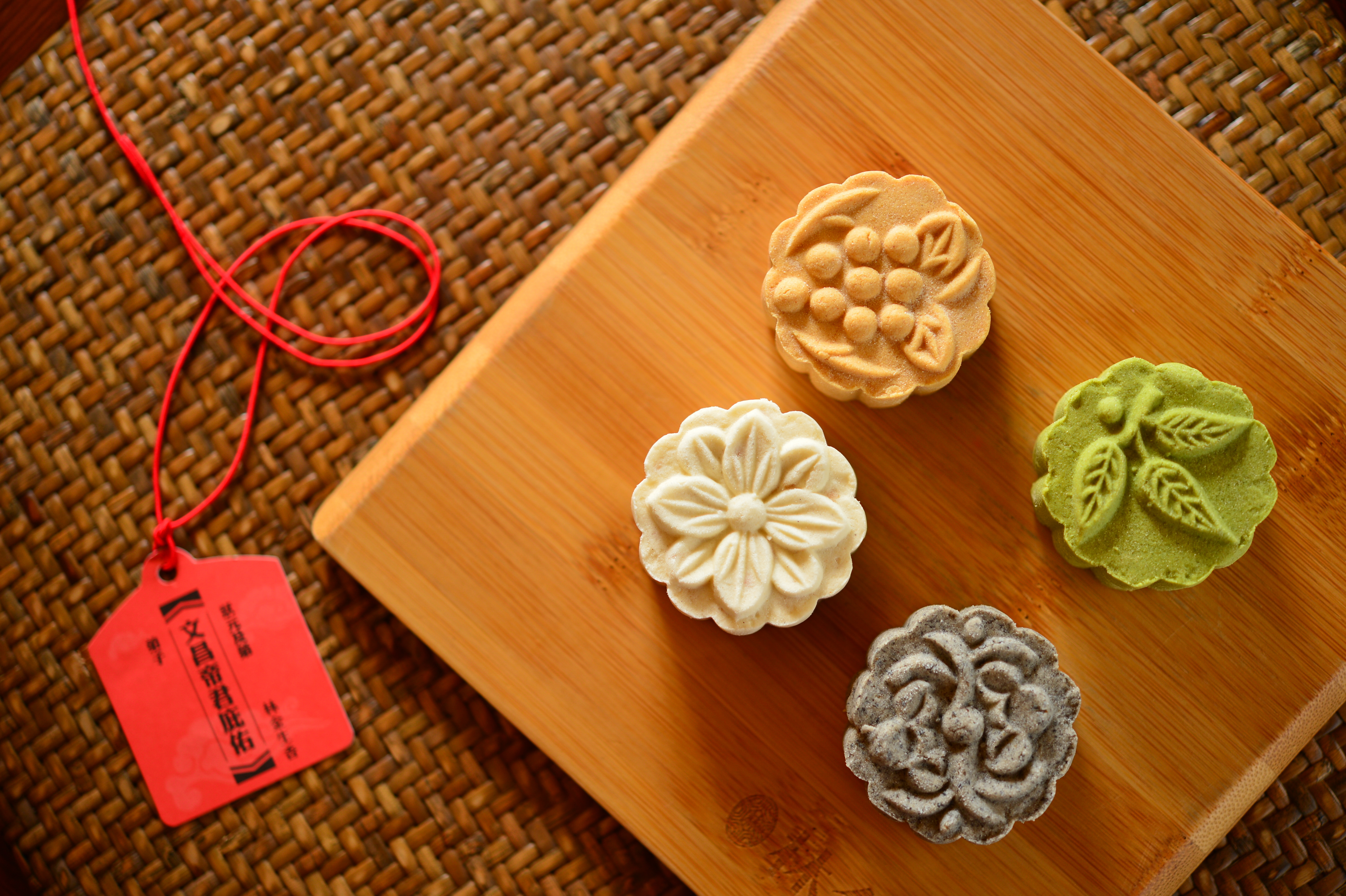 林金生香的4色「狀元糕」口感細緻，造型呈現台灣的庶民美學。（300元／8塊）