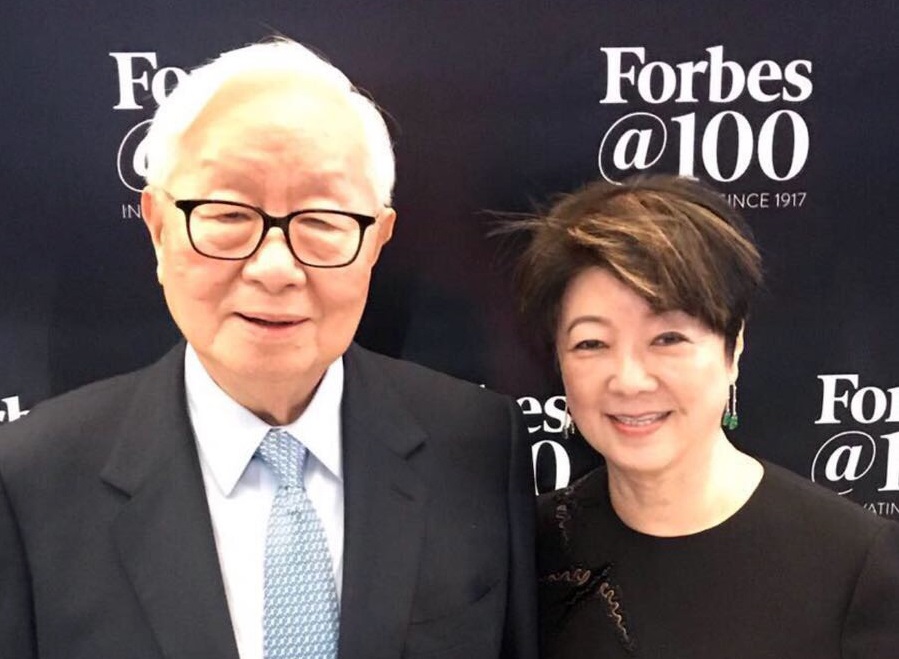 張忠謀獲選全球百大商業思想家，與夫人張淑芬也一起到現場參加富比士的活動。（台積電提供）