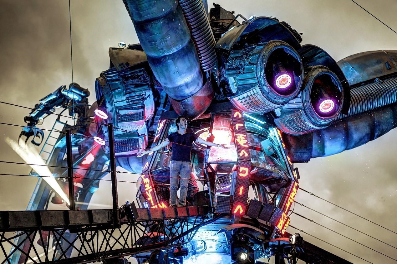 電子音樂節總是有超華麗舞台，「Arcadia」以擁有360度大蜘蛛裝置舞台著稱。（COSMO LIVE提供）