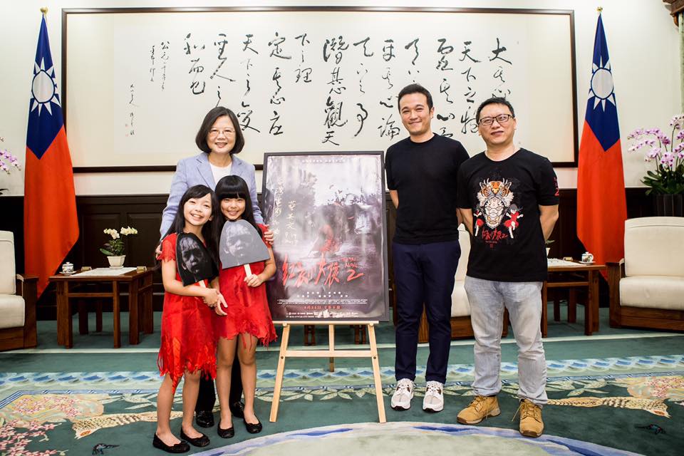 蔡英文總統接見票房破億元的《紅衣小女孩2》團隊，鼓勵國片，不過電影她沒看過，假日倒是常在家看台劇。（威視電影提供）
