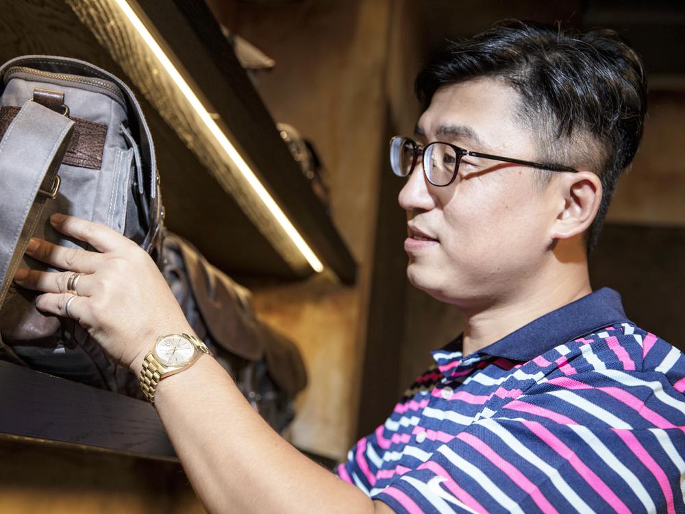 蔡建泰覺得有著歲月痕跡的老錶除了每只都不可能相同之外，無論是在取得的過程、或是品味前一位錶主的故事，這些以時間醞釀出來的醍醐味，都是讓老錶越陳越香的最大魅力。