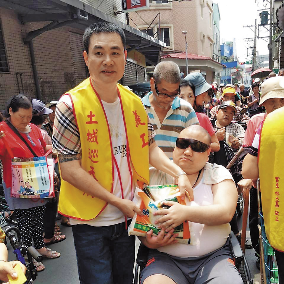 林立昌表面上經營宮廟、行善不輟，實則主持地方幫派，並因土方利益而招來殺身之禍。